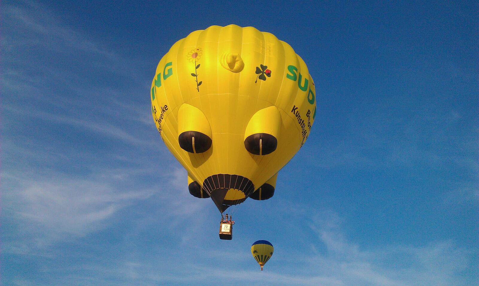 Бесплатное фото Желтый воздушный шар