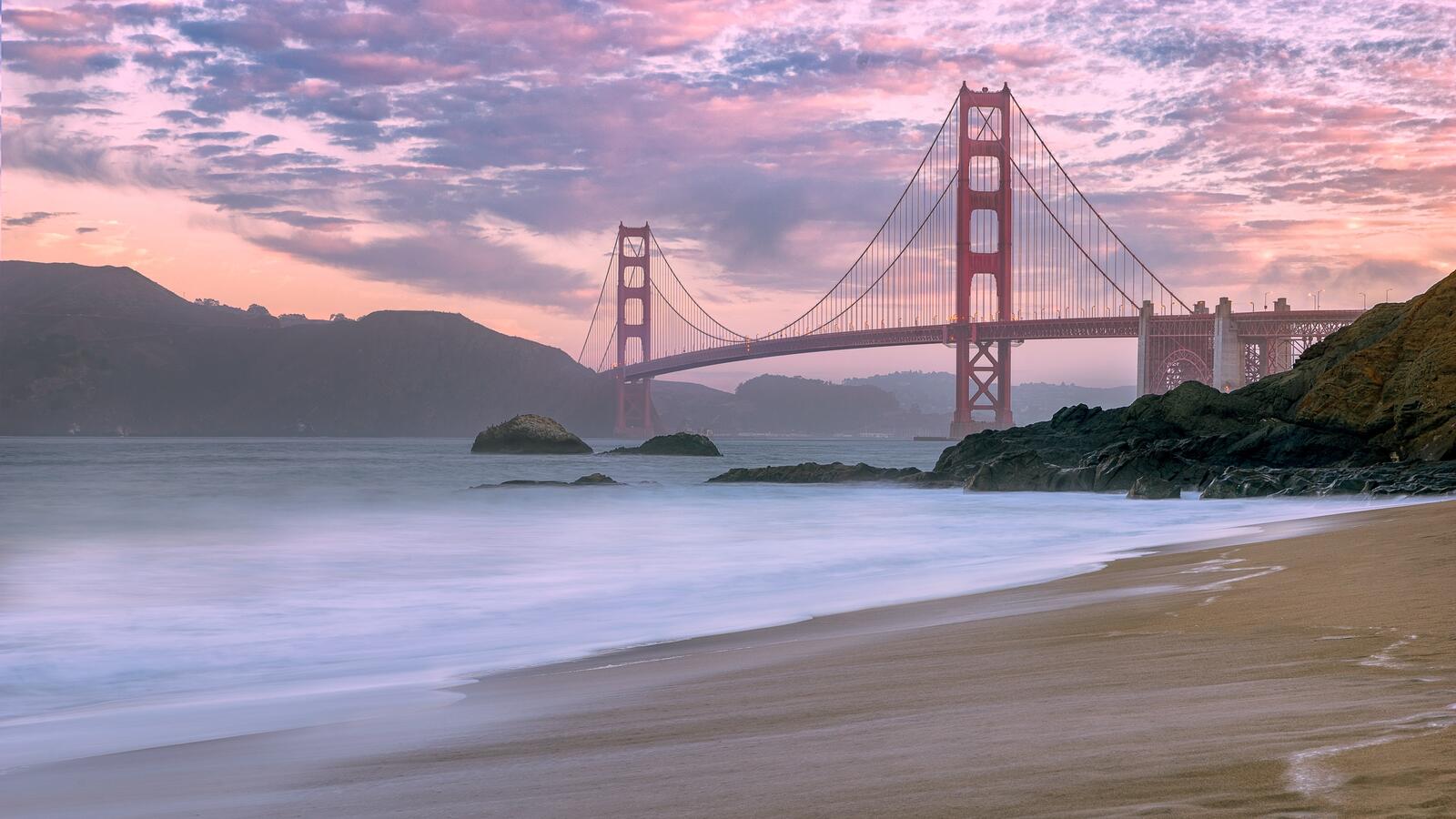 Free photo Golden Gate Bridge in the evening