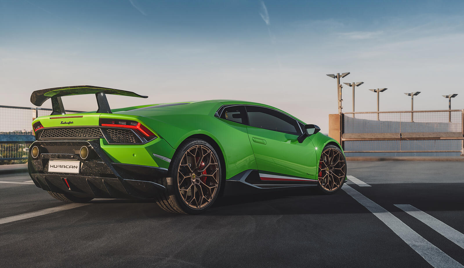 Бесплатное фото Lamborghini Huracan Performante зеленого цвета