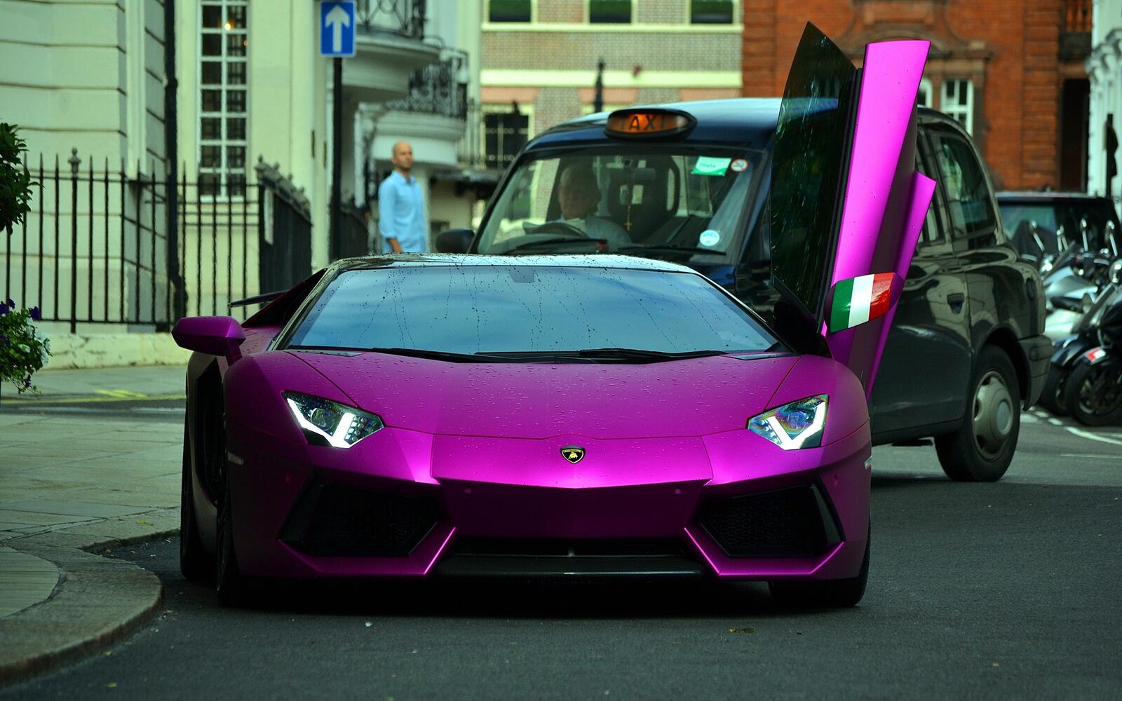 Free photo Lamborghini Aventador in pink wrap.