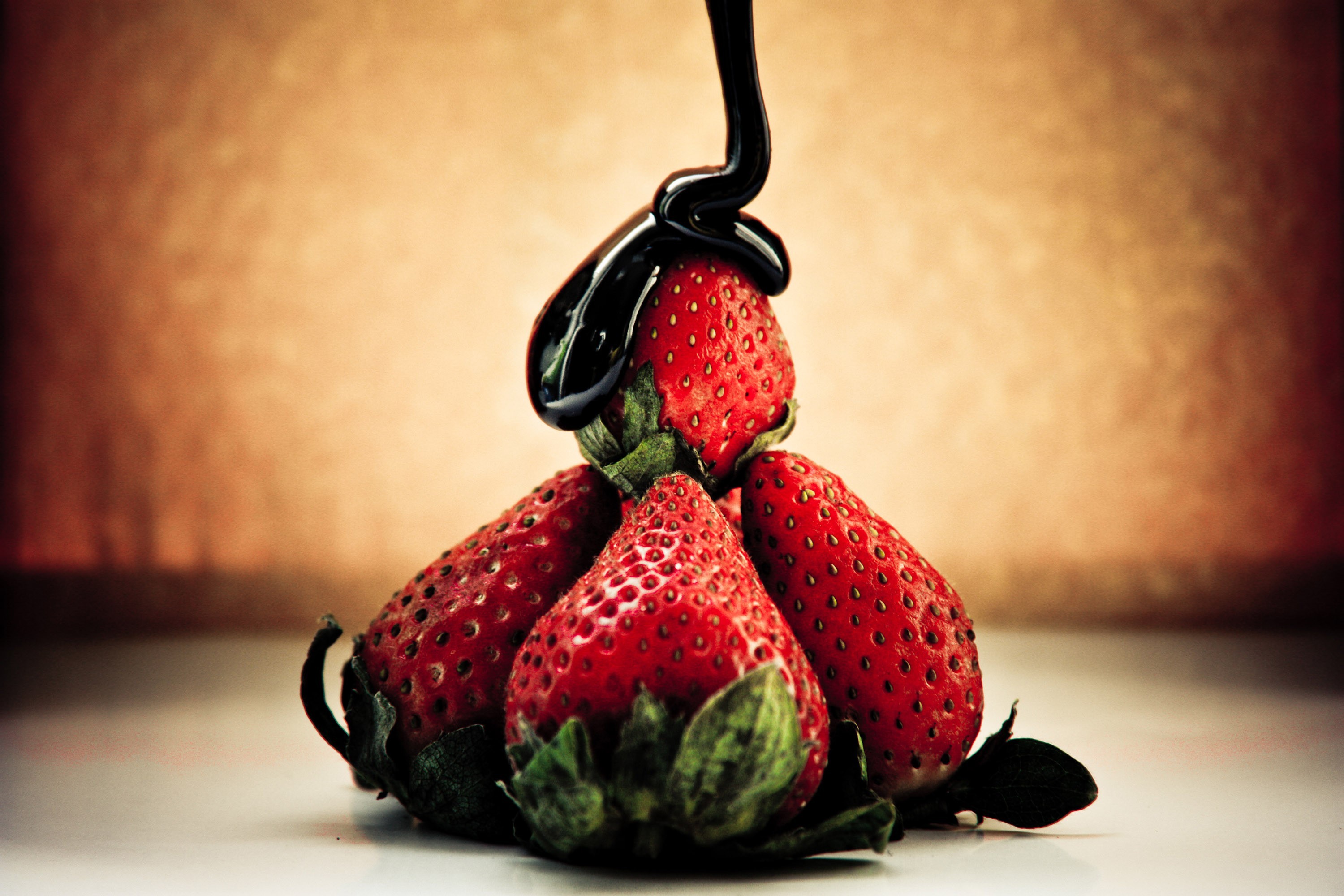 Free photo Strawberries and chocolate wallpaper