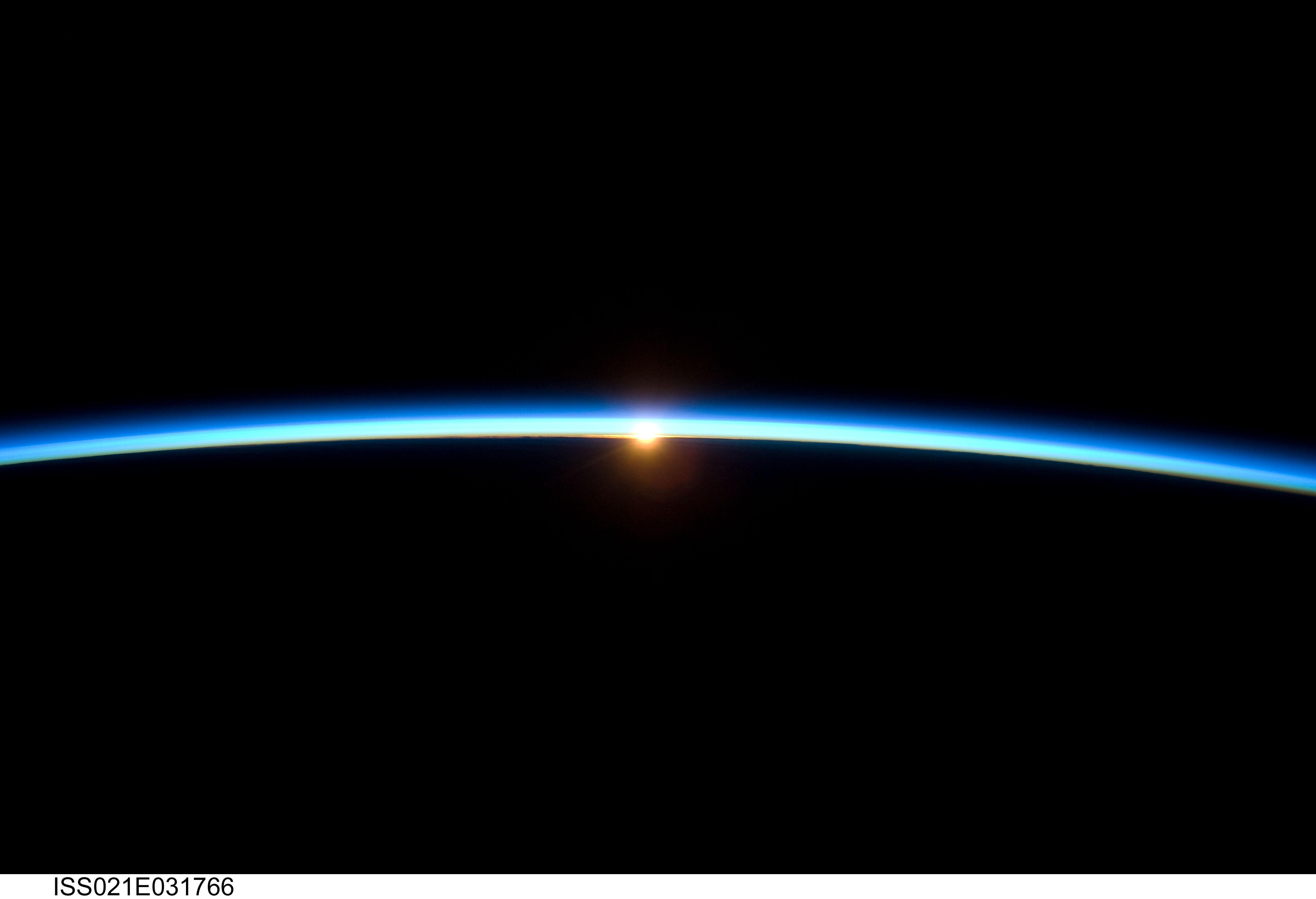 Бесплатное фото Восход солнца с видом из космоса