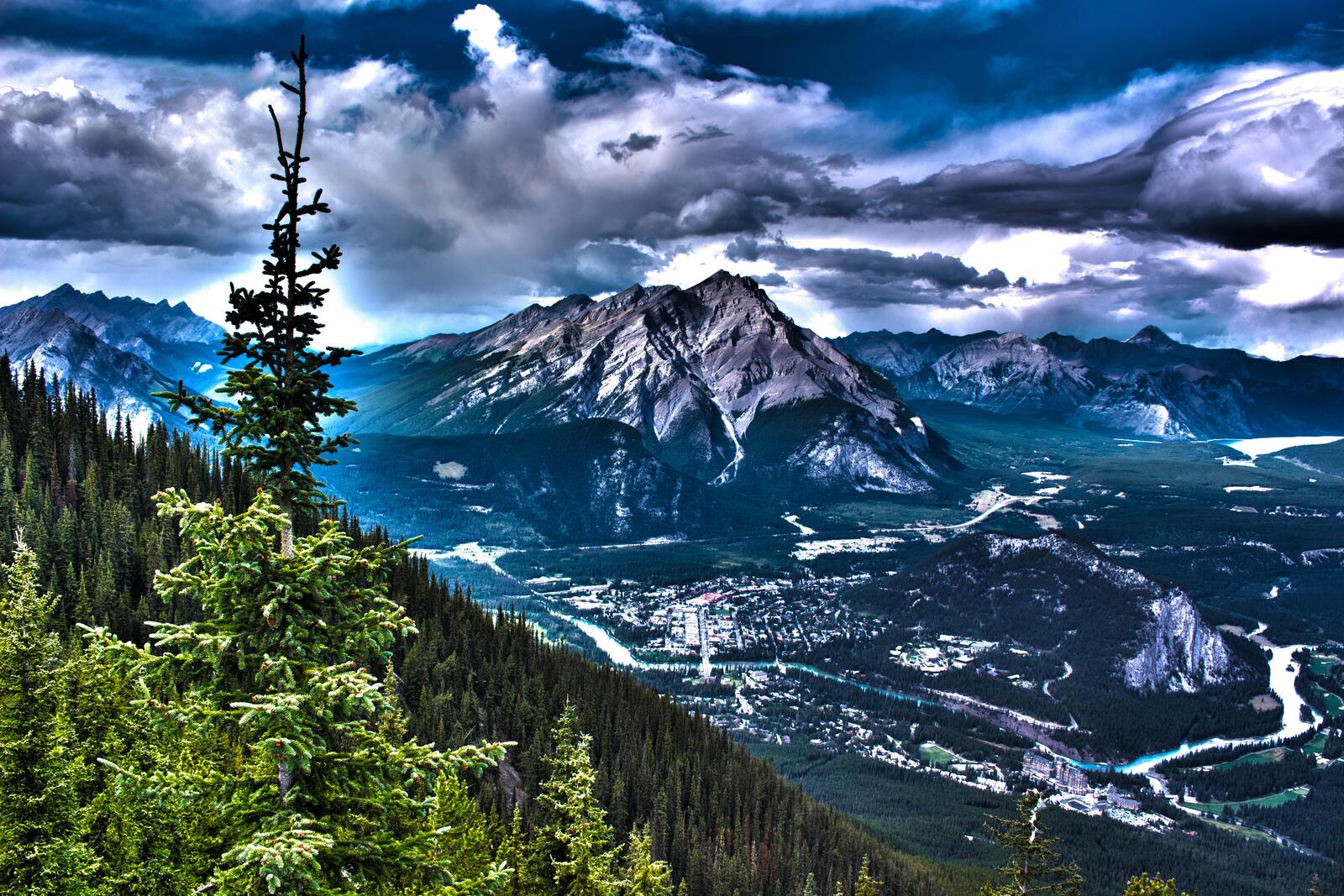 Free photo Canadian mountains from a bird`s eye view