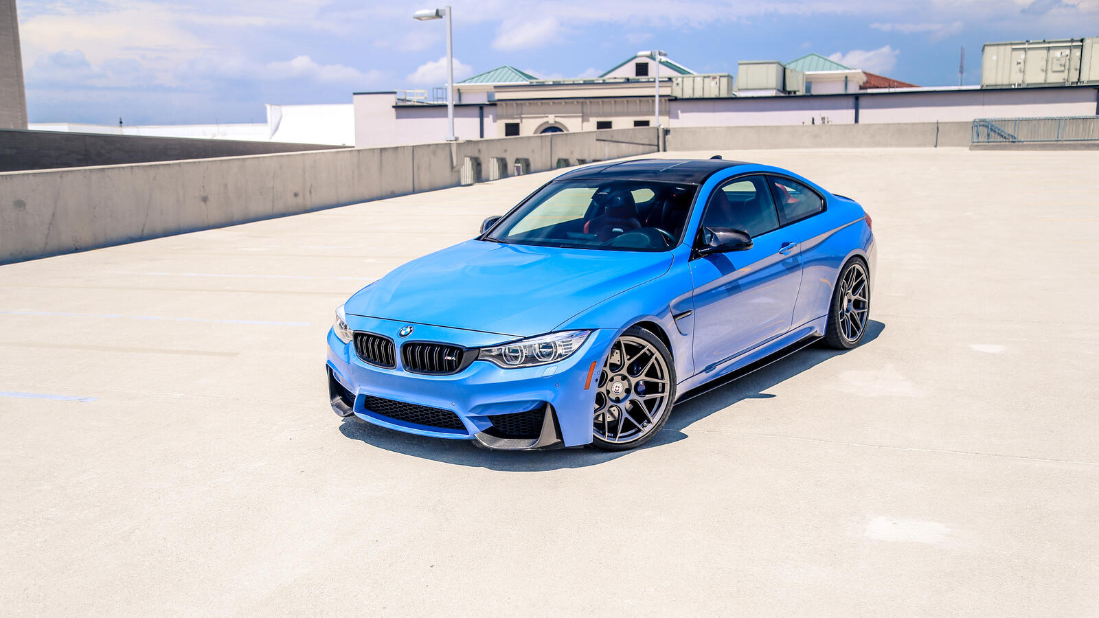 Бесплатное фото Голубая BMW M4