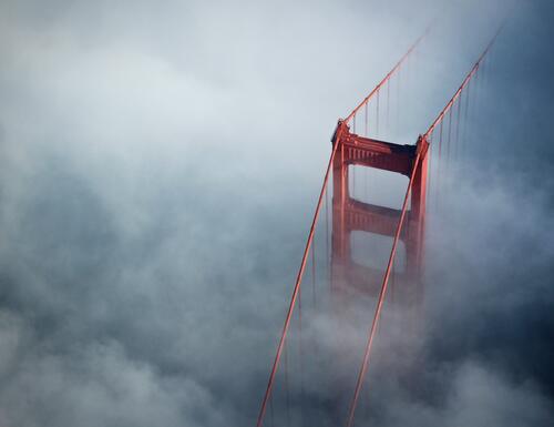 Мост золотые ворота в густых облаках
