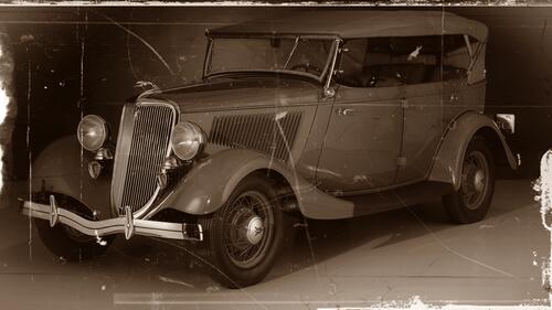 Ретро автомобиль форд на старом фото