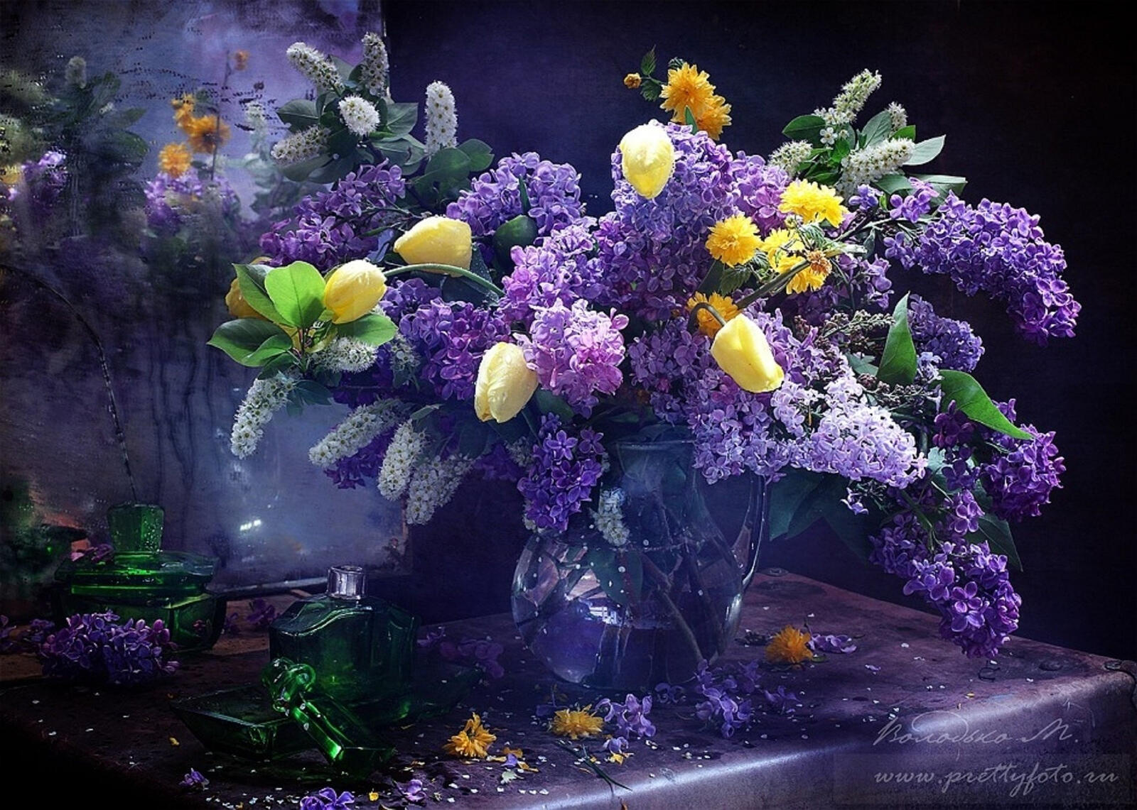 免费照片透明花瓶中的丁香花束