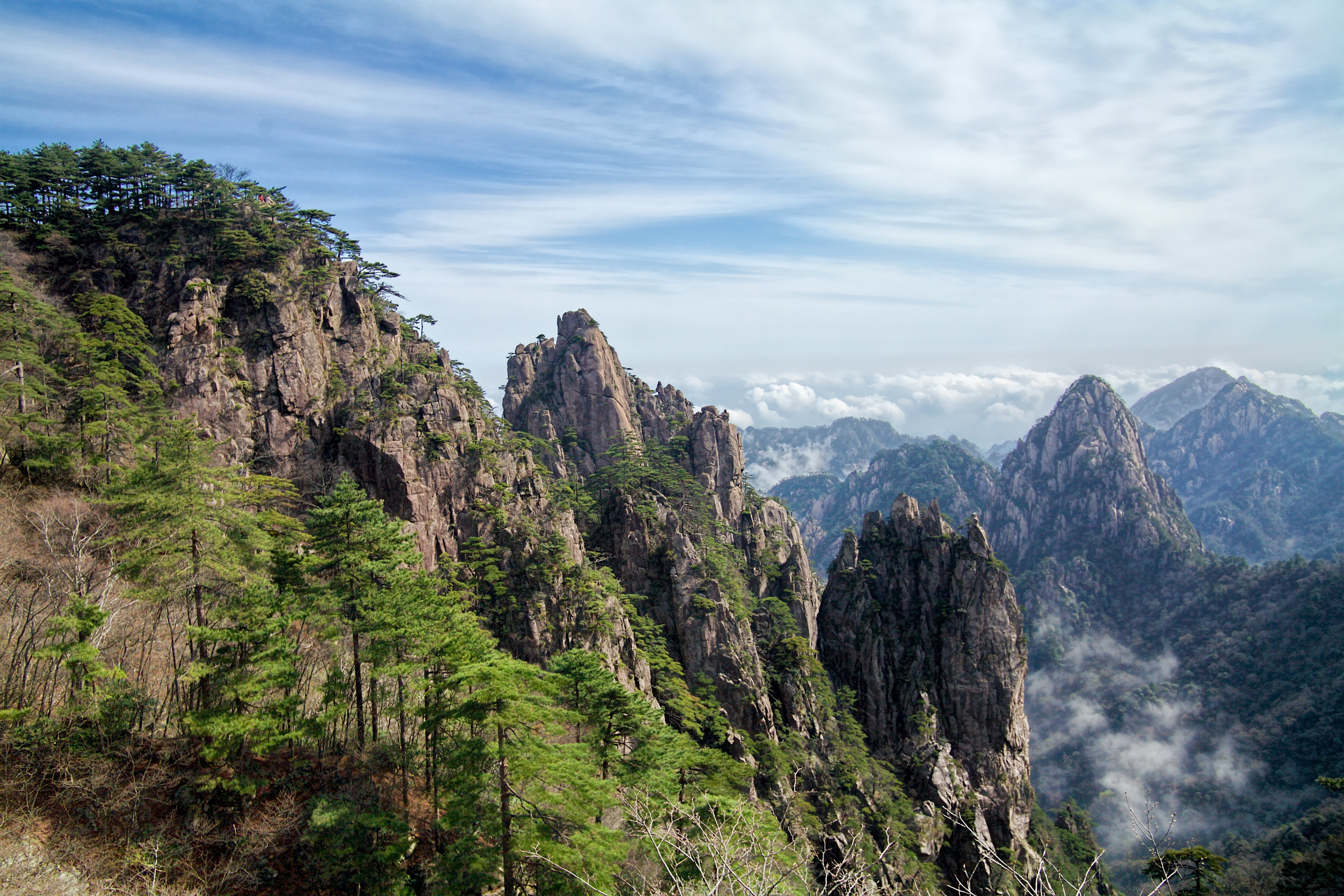 Mountain area. Горы Хуаншань, Китай. Гора Хуаншань Китай сосны. Горы Наньлин.