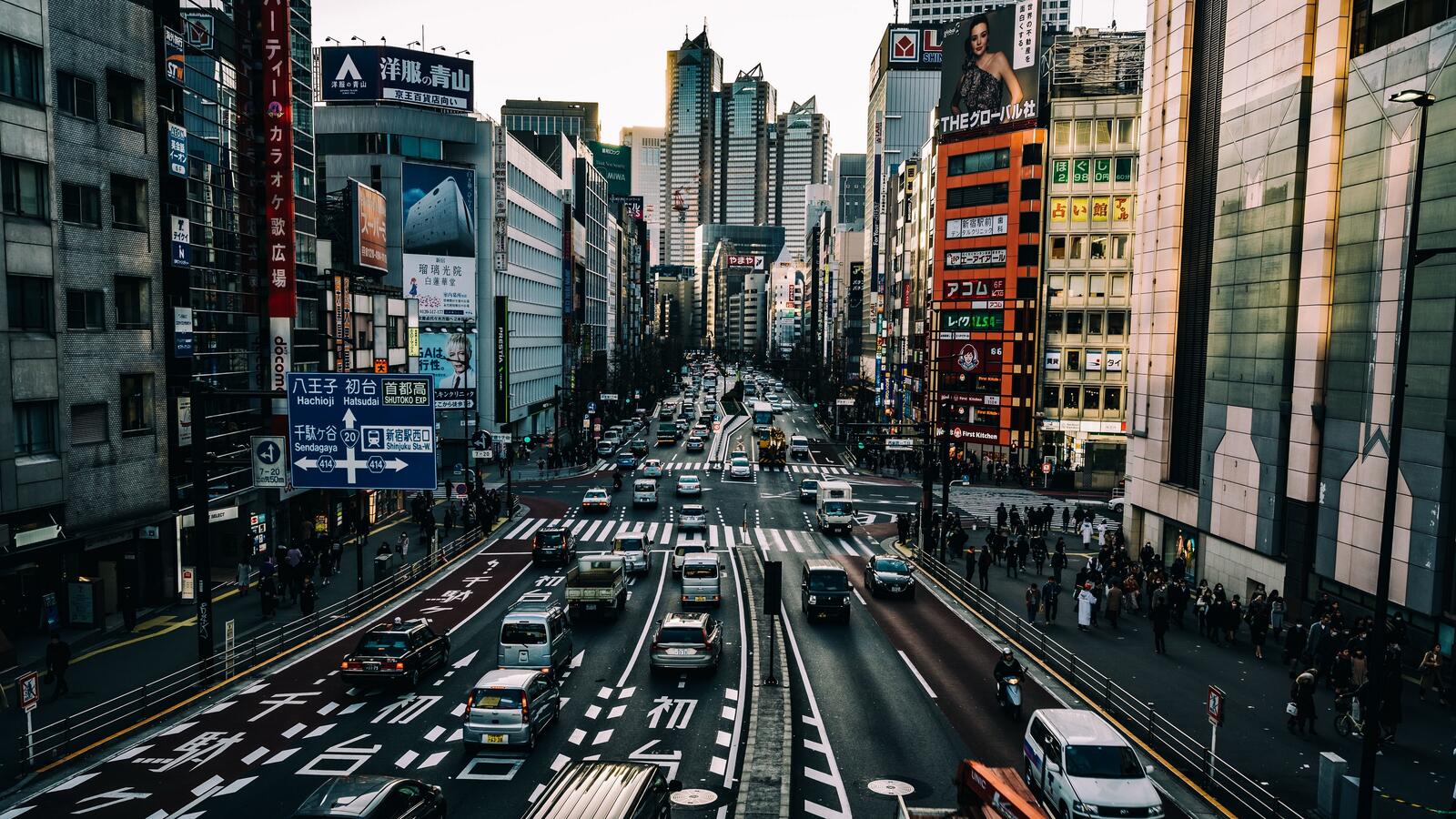 Бесплатное фото Вечерняя улица в Токио