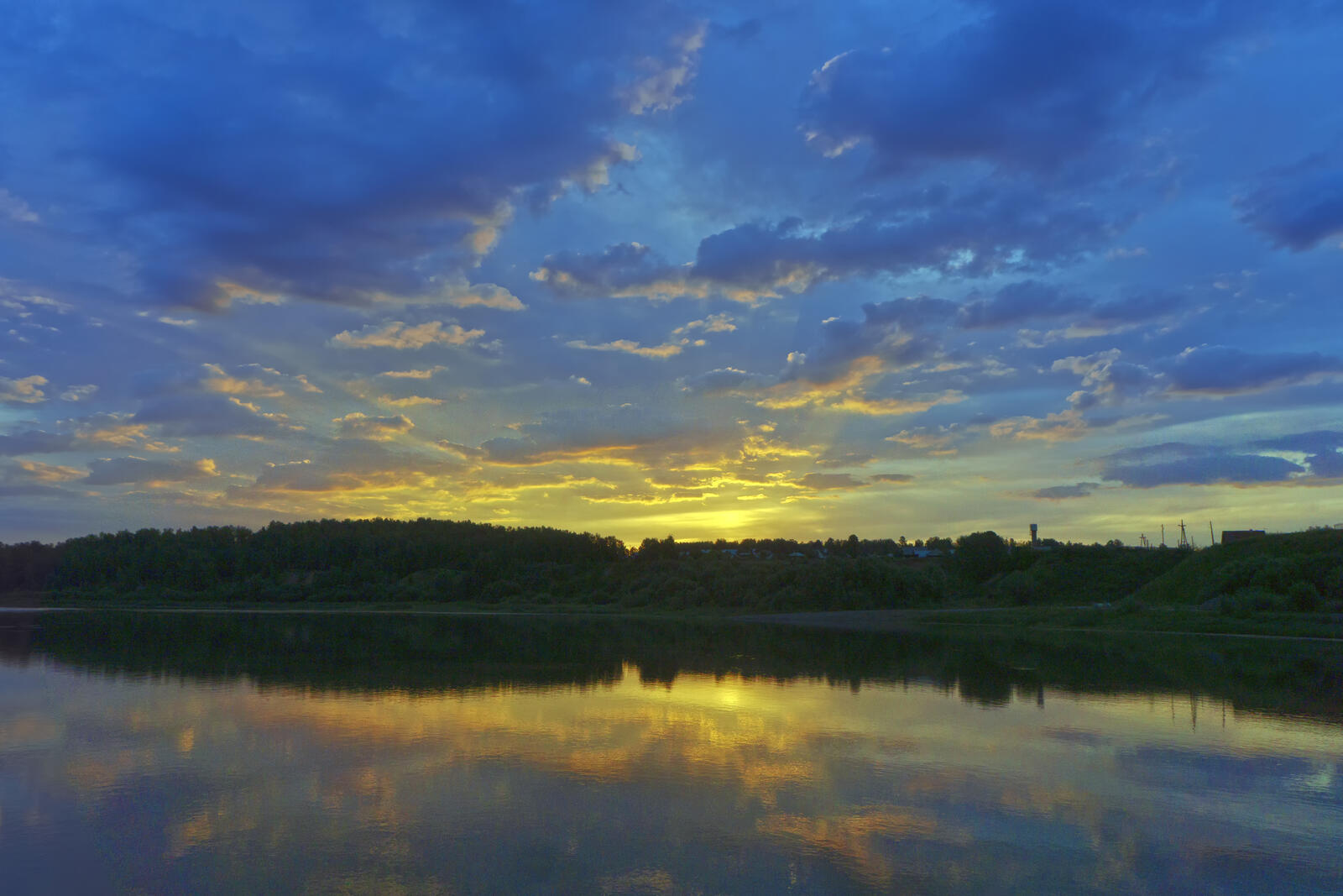 Free photo Dawn with beautiful sky in Siberia