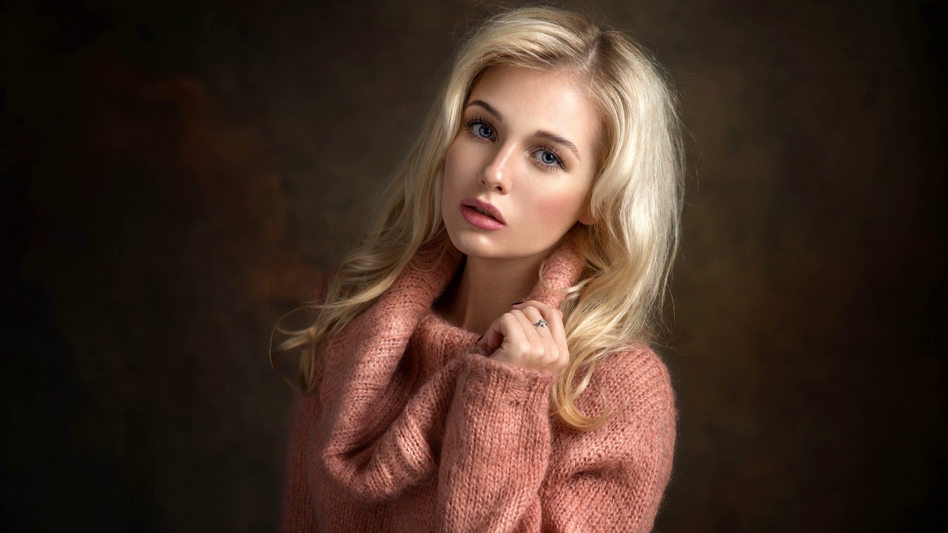 Портрет девушки и блондинка