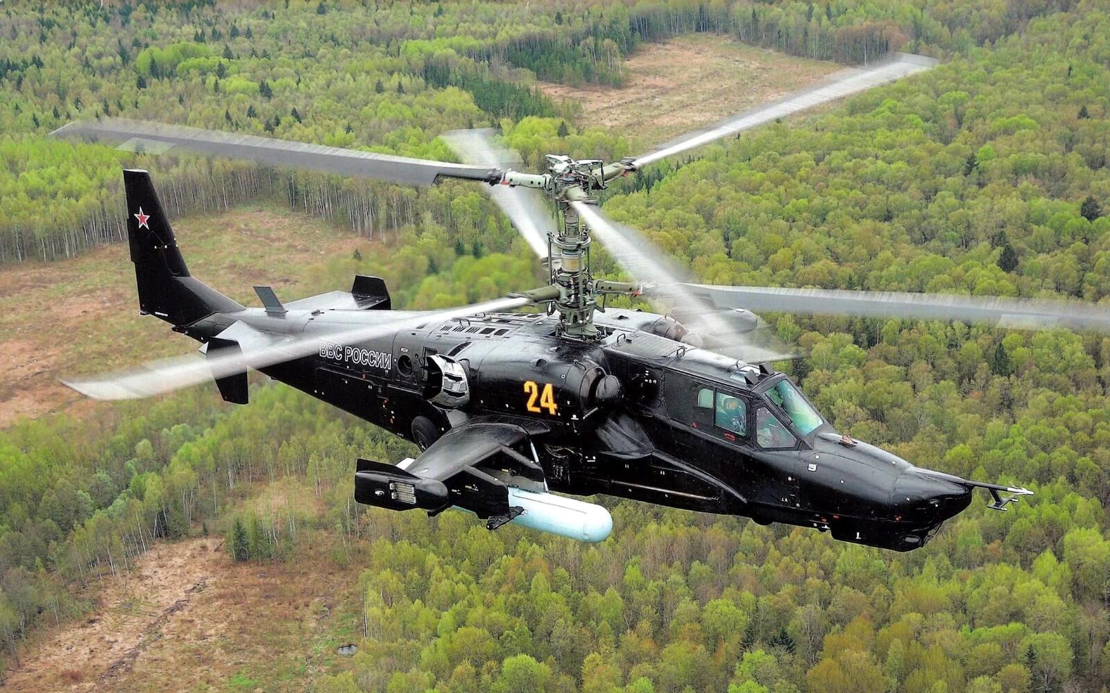 Free photo Ka-52 reconnaissance and attack helicopter
