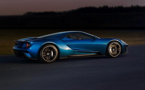 The new Ford GT in blue.