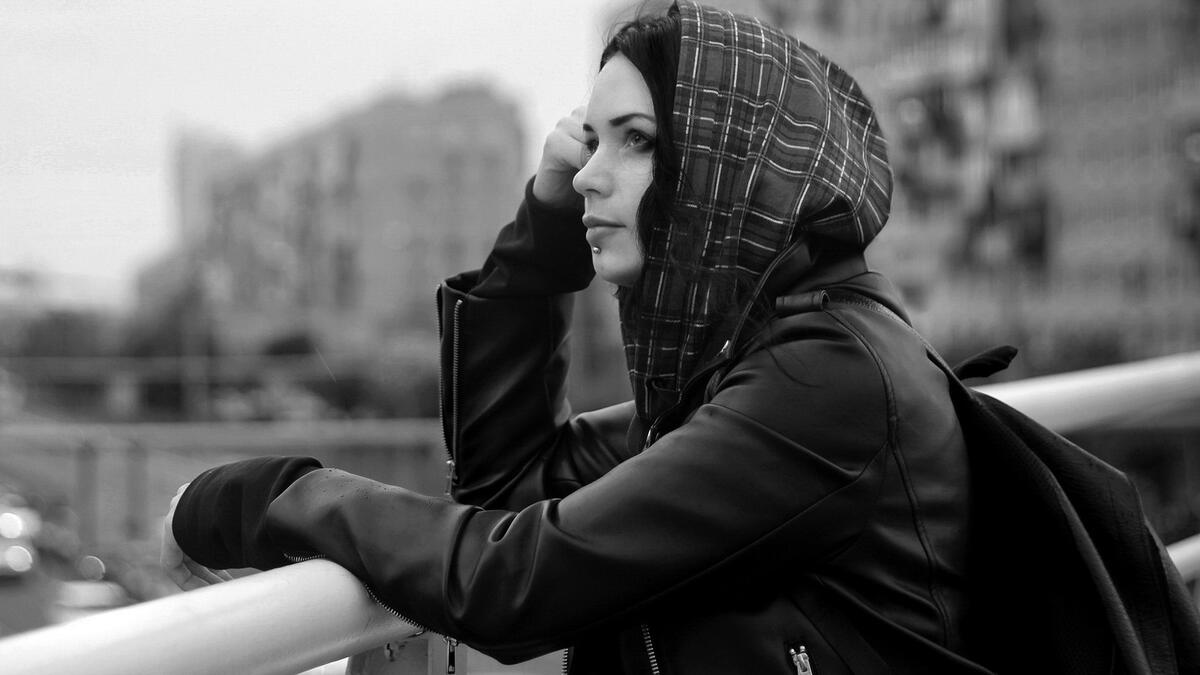 Katerina Baumgertner in the city in the rain black and white photo