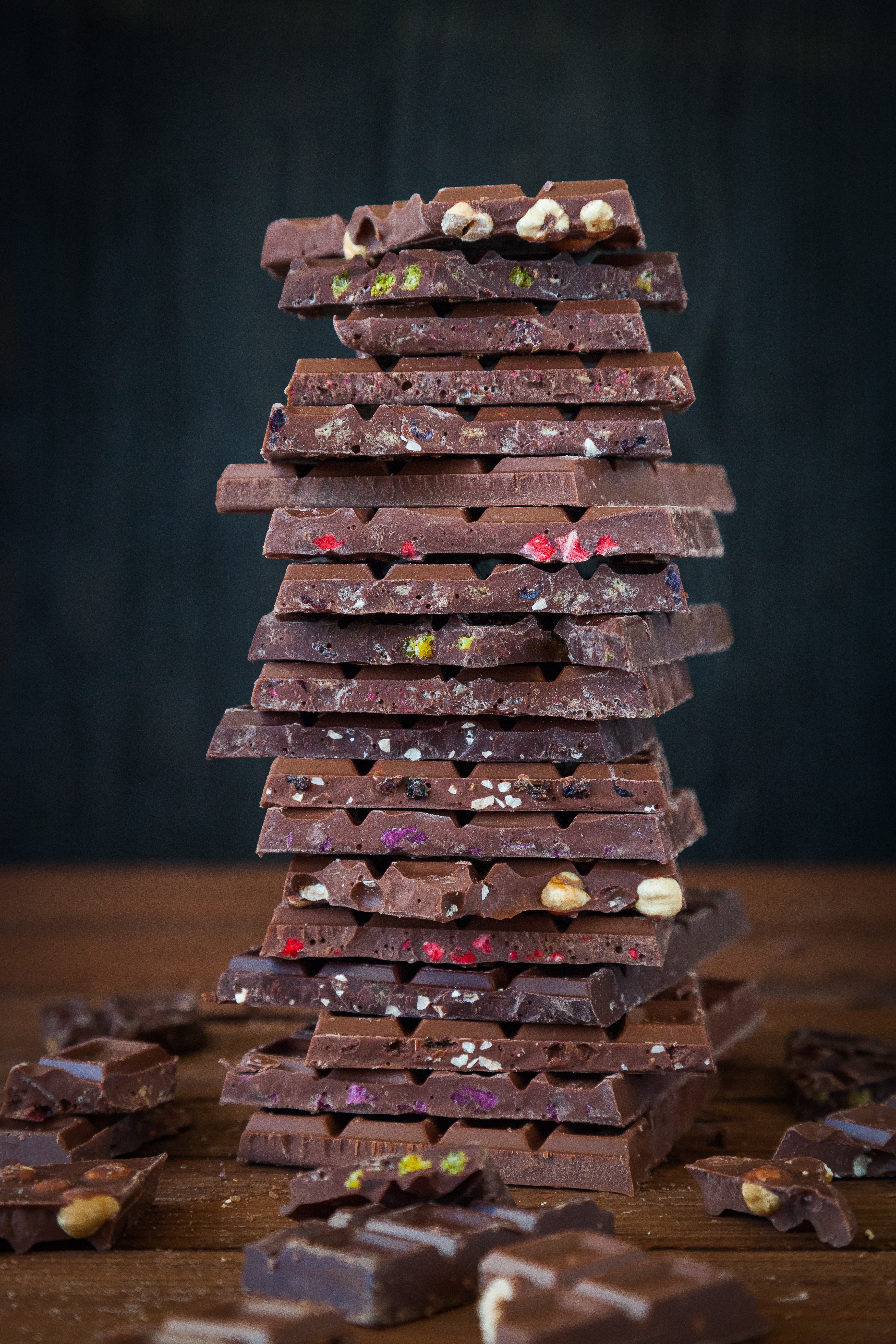 Бесплатное фото Башенка из шоколада с разными вкусами