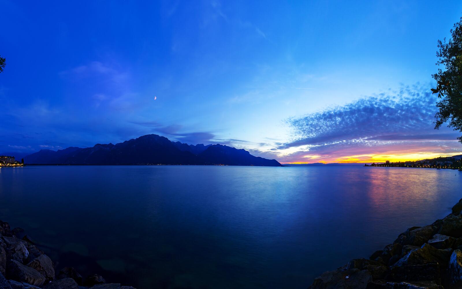 Бесплатное фото Красивый закат на большом озере