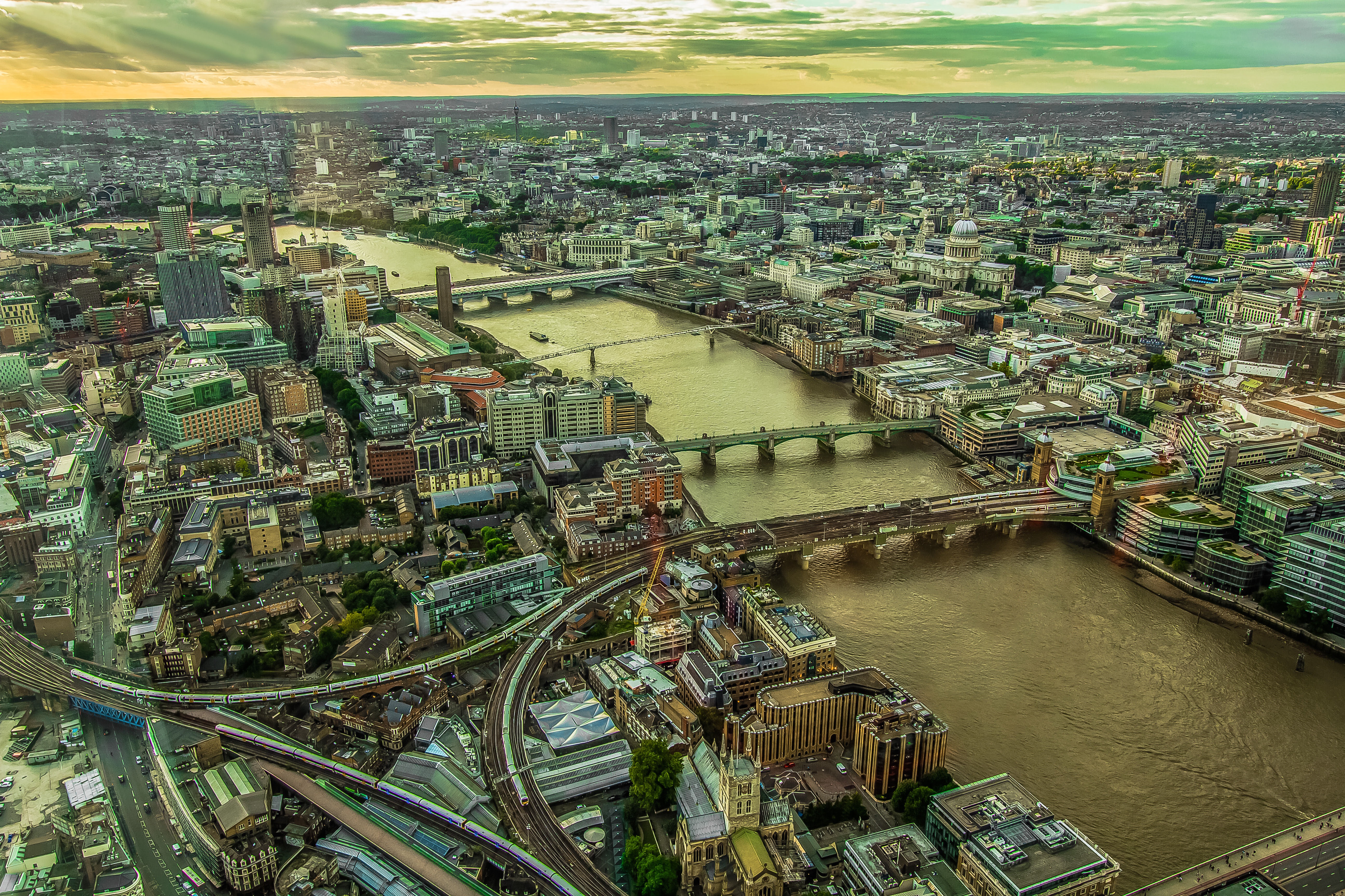 Бесплатное фото Городской пейзаж Лондона с высоты птичьего полета