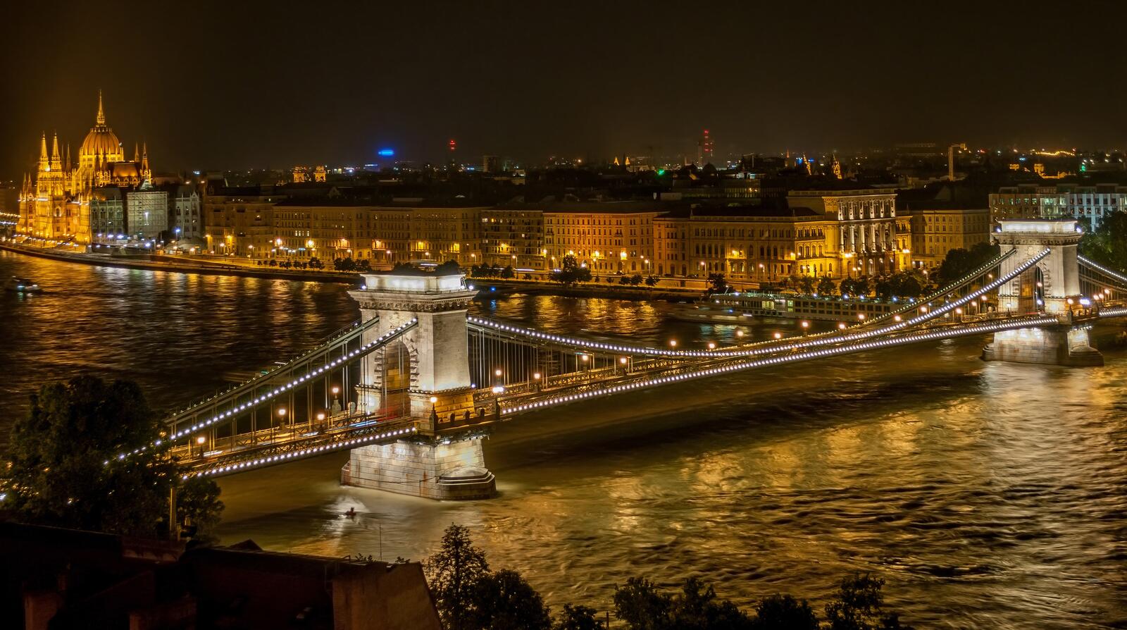 Бесплатное фото Мост через реку в Будапеште