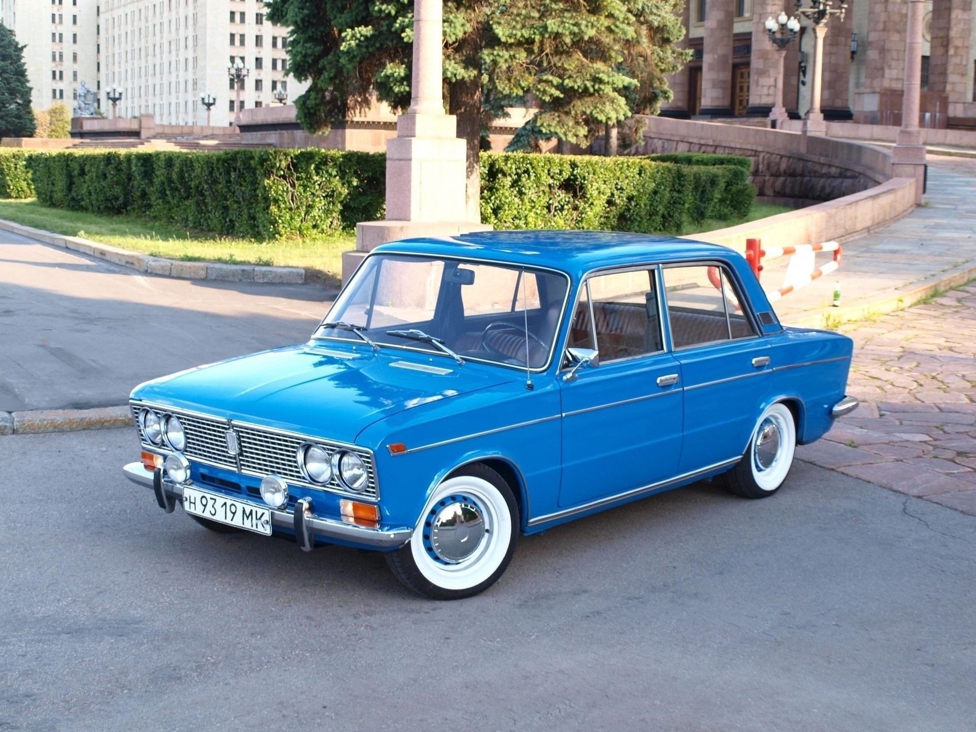 ВАЗ-2103 голубого цвета