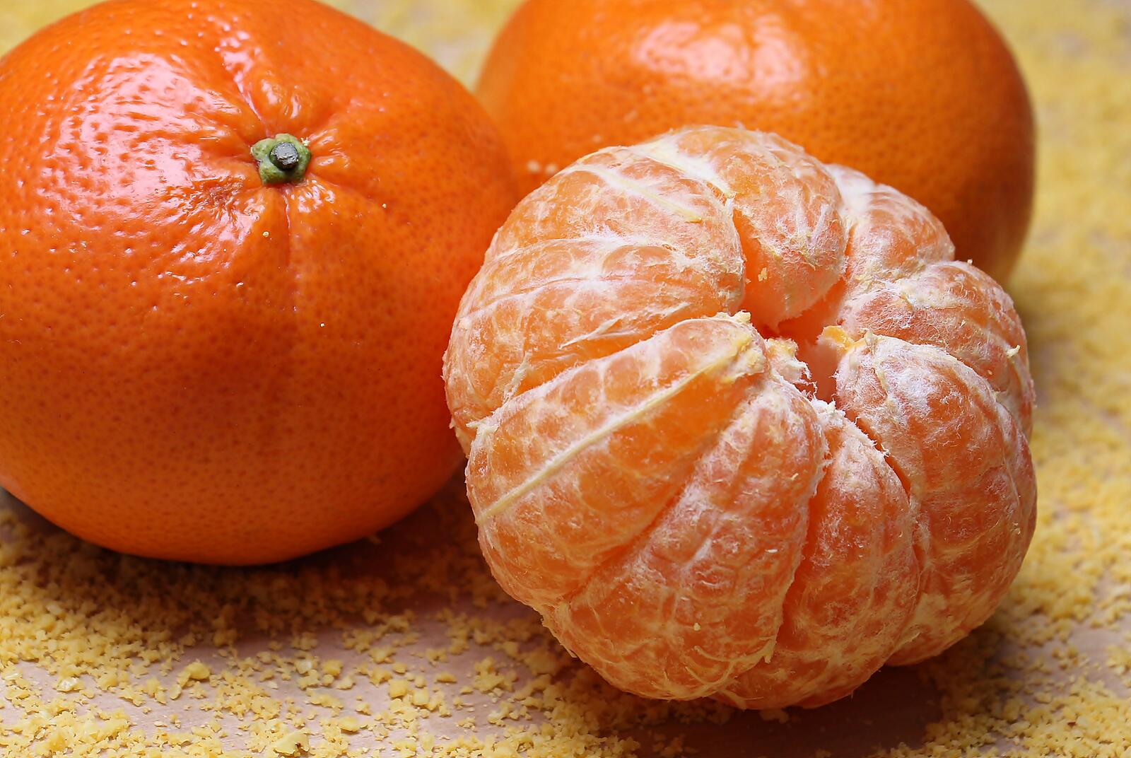 Free photo Peeled tangerine