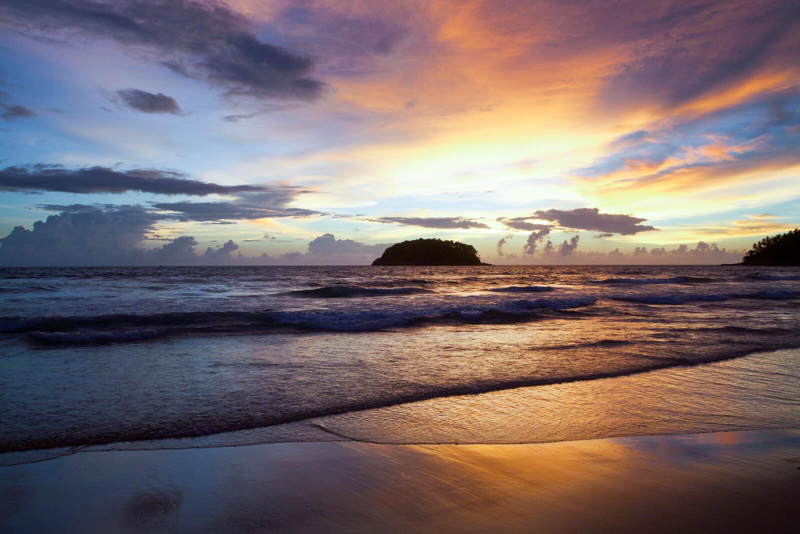 Бесплатное фото Раннее утро с восходом солнца на пляже моря