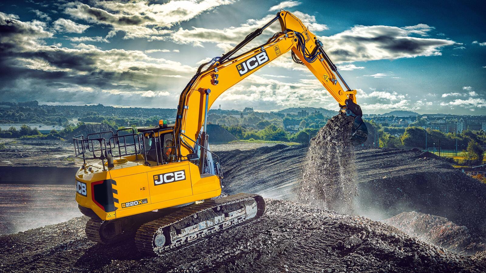 Free photo What the JCB 220XLC excavator looks like in yellow