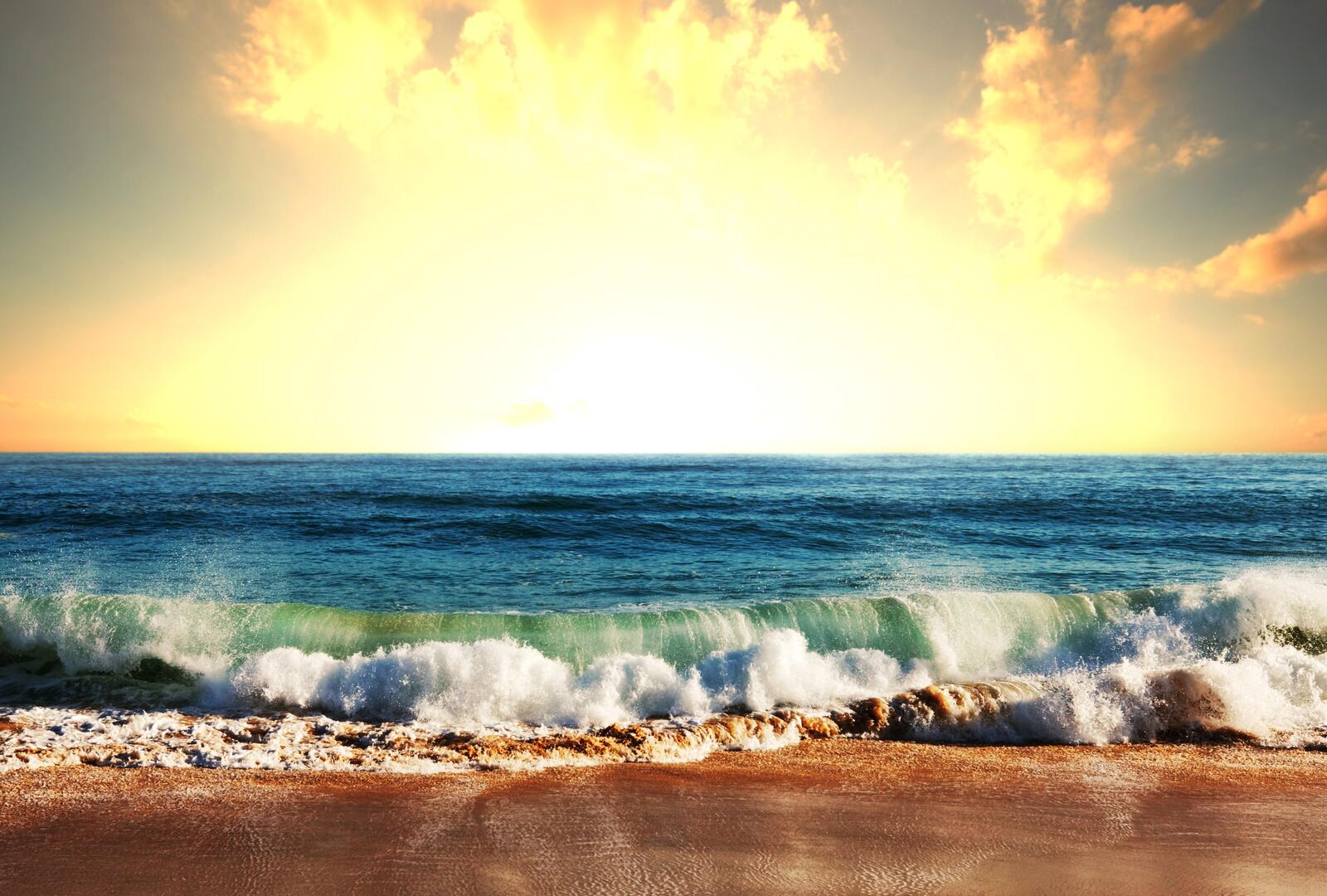 Бесплатное фото Волна не берегу моря