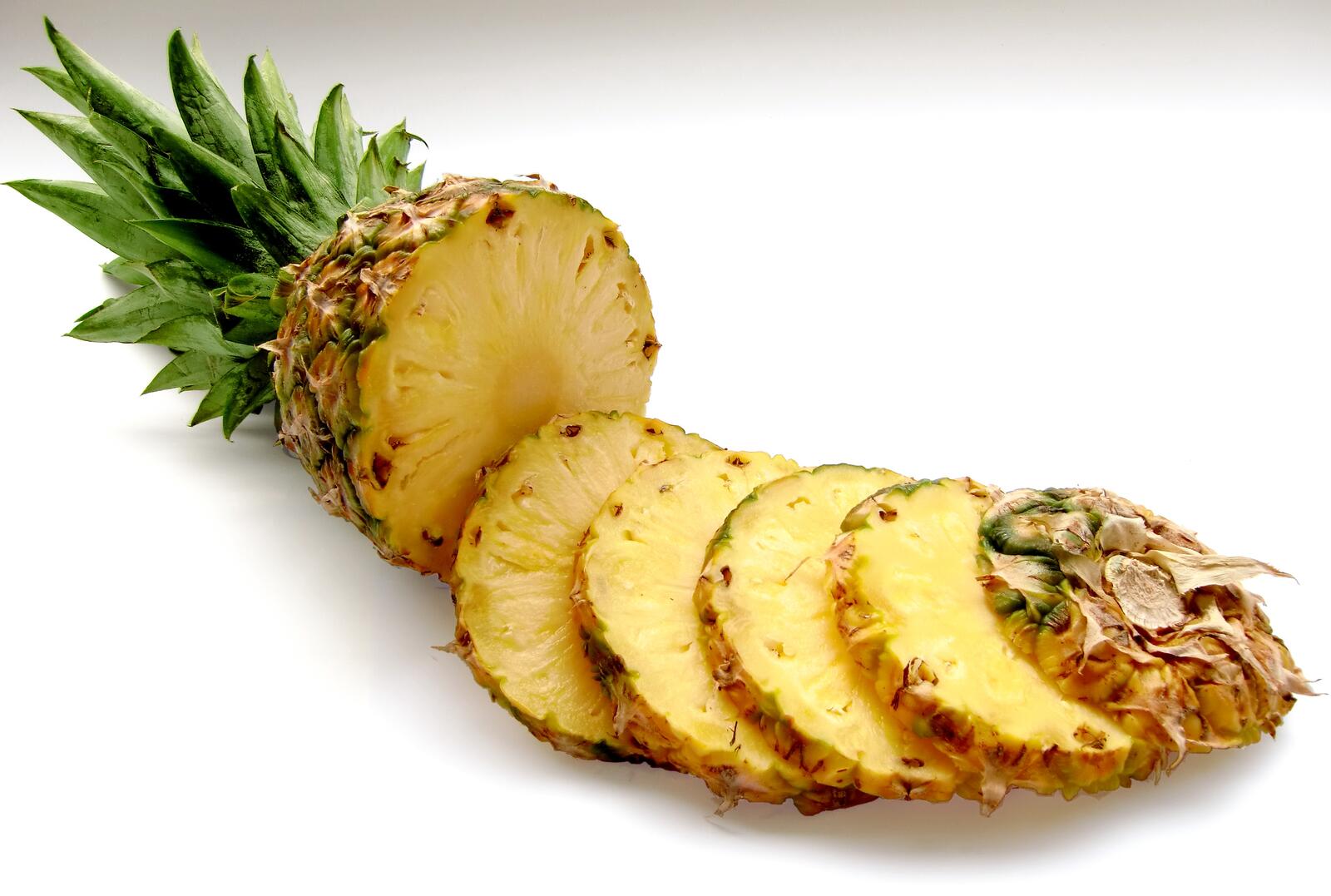 Бесплатное фото Обои с разрезанным ананасом