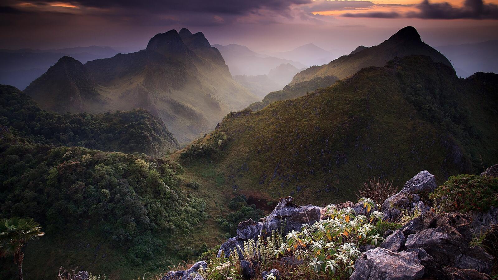 Бесплатное фото Красивая горная местность в Таиланде
