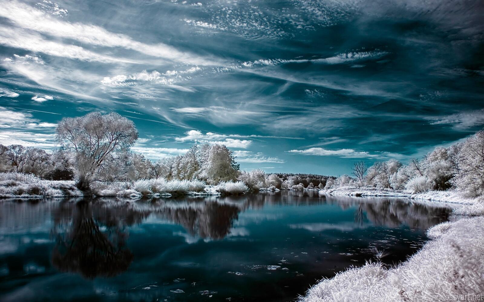 Бесплатное фото Снежные берега у озера