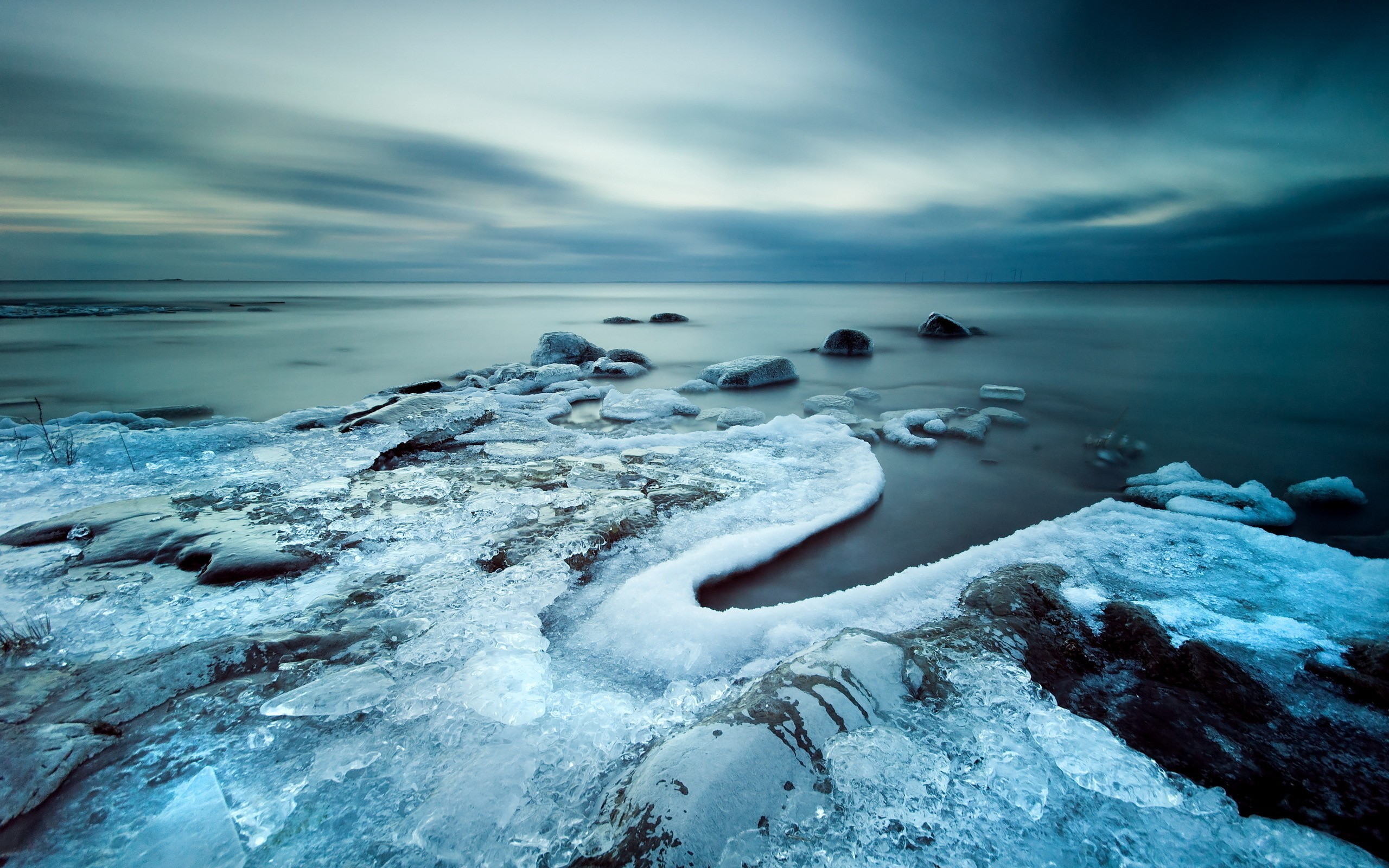 Бесплатное фото Вид на арктический океан с берега