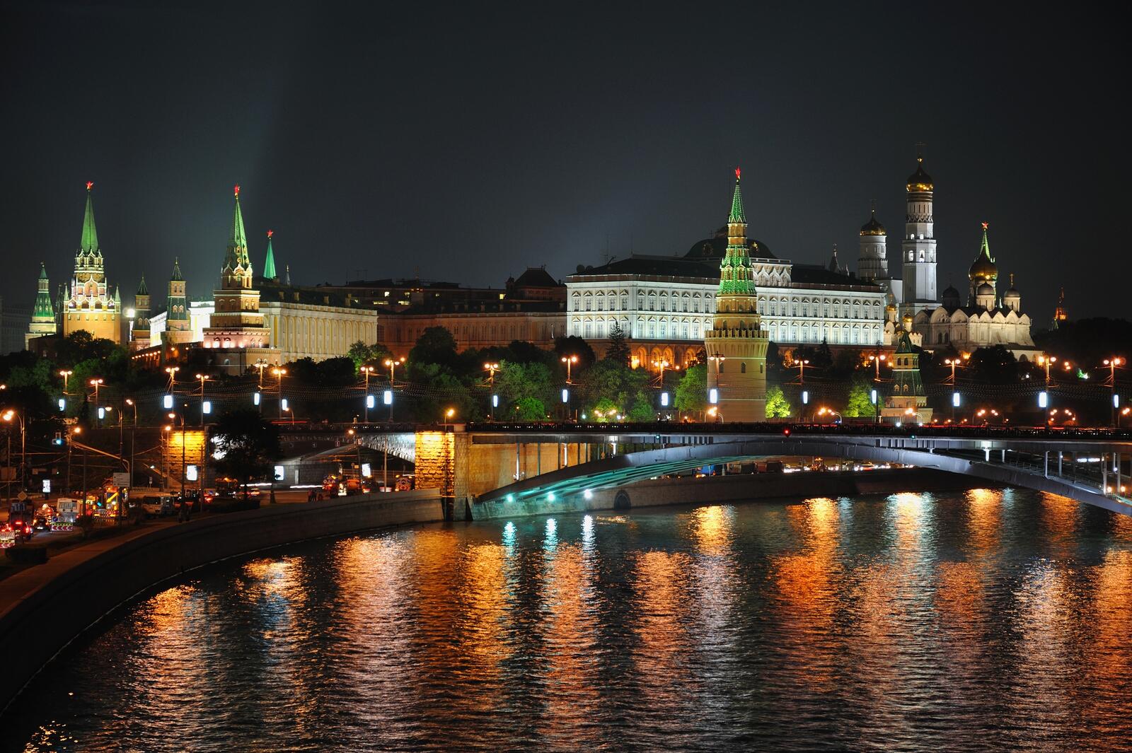 Ночная Москва-река