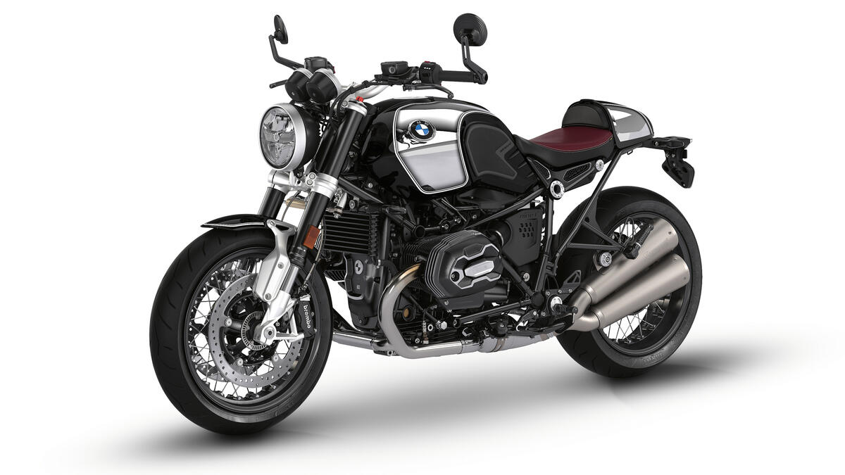 Чёрный мотоцикл BMW R-Ninet Retro