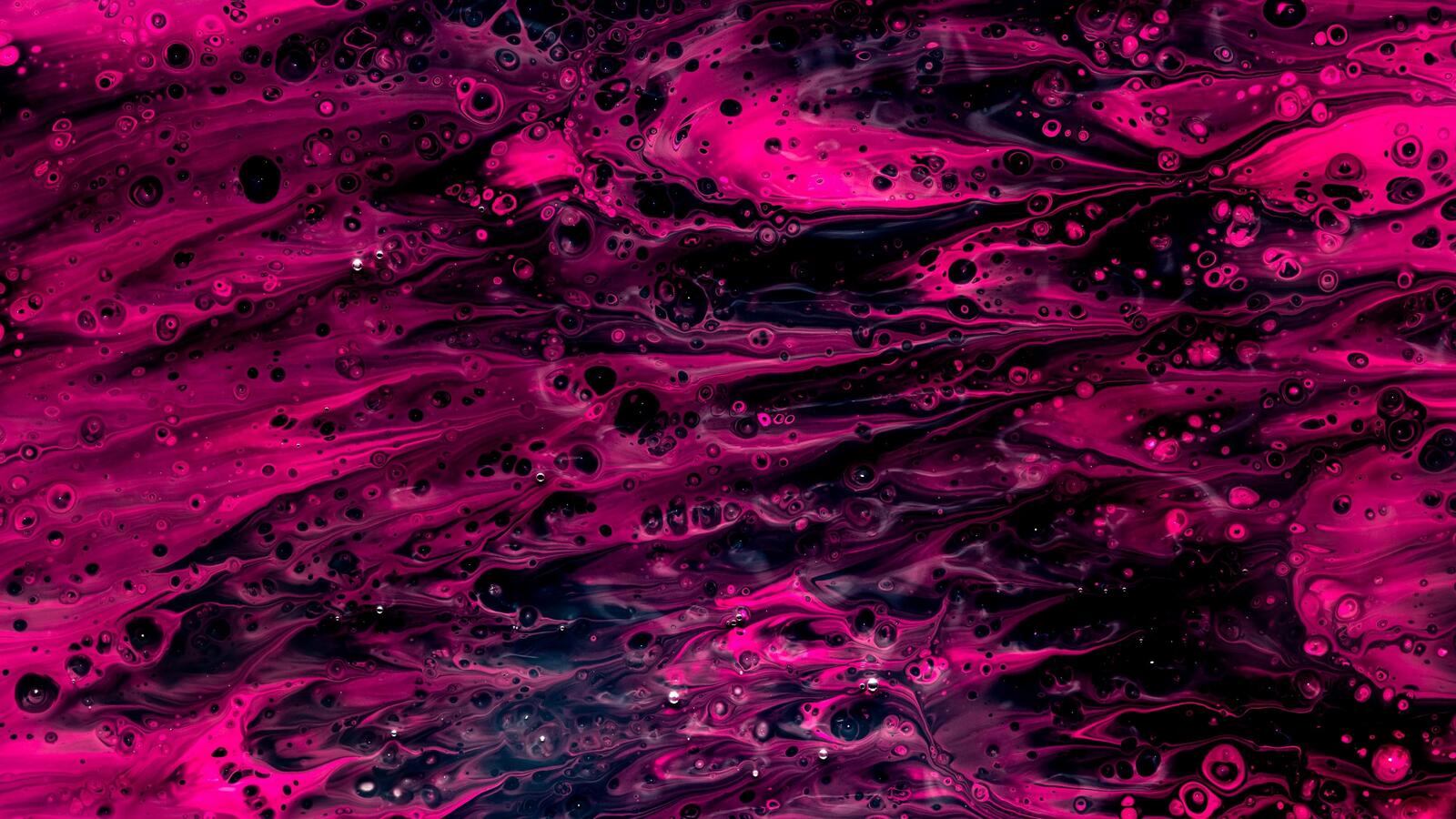 Free photo Mixture of pink and black liquid with bubbles