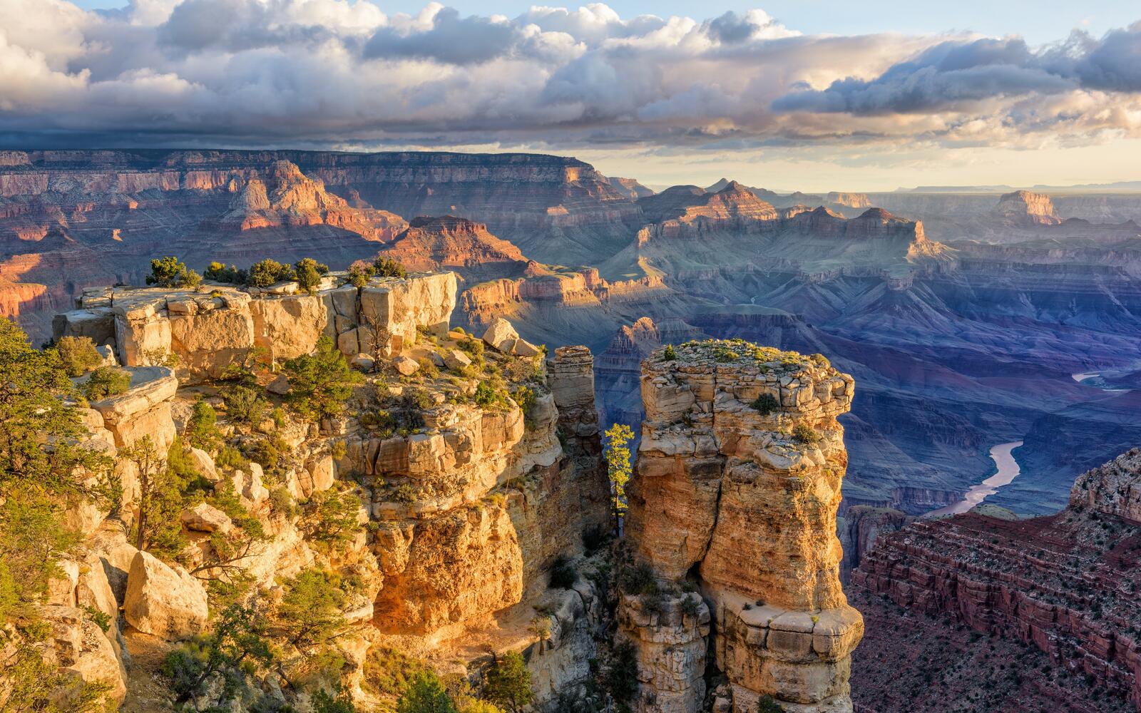 Гранд-каньон с широким пейзажем в США