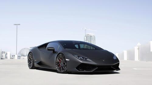 Lamborghini Huracan черного матового цвета