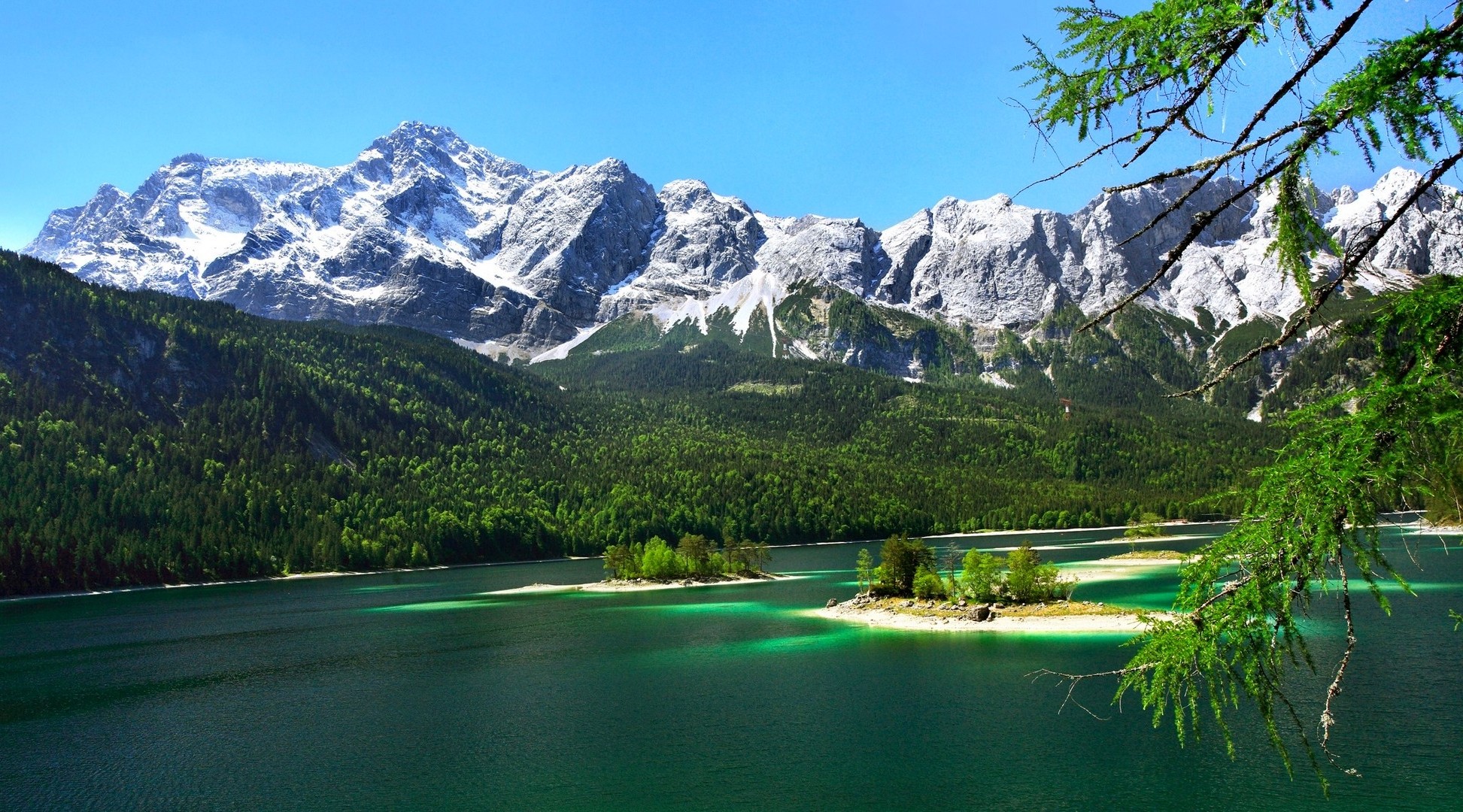 Бесплатное фото Зеленое озеро в горах