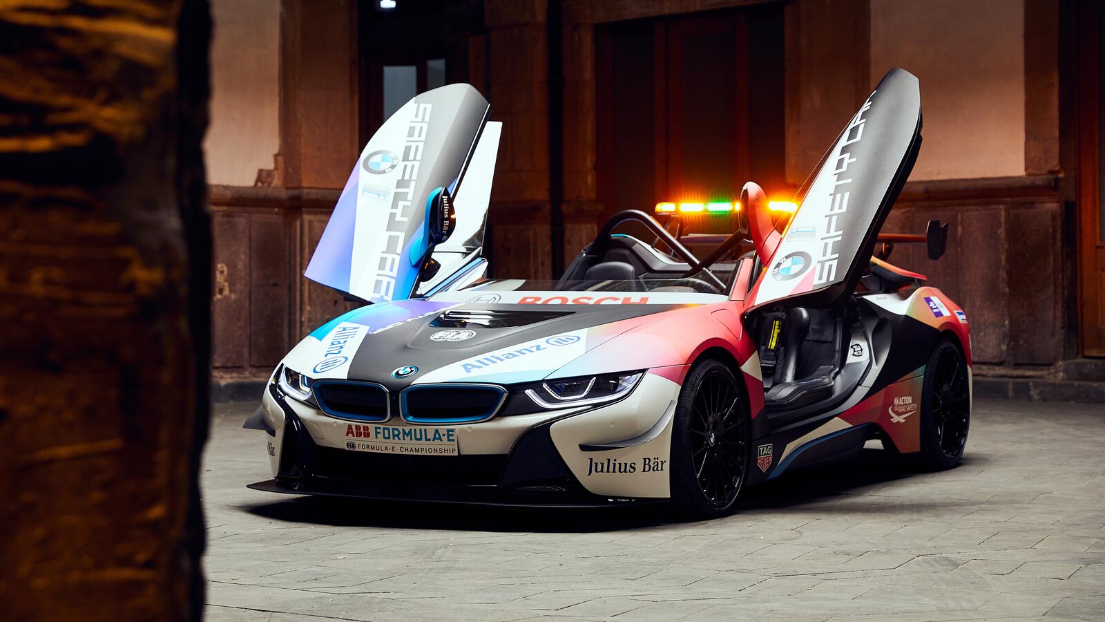 Free photo BMW i8 with blinkers.