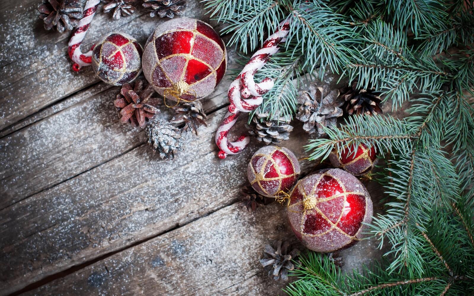 Free photo Christmas balls with artificial snow