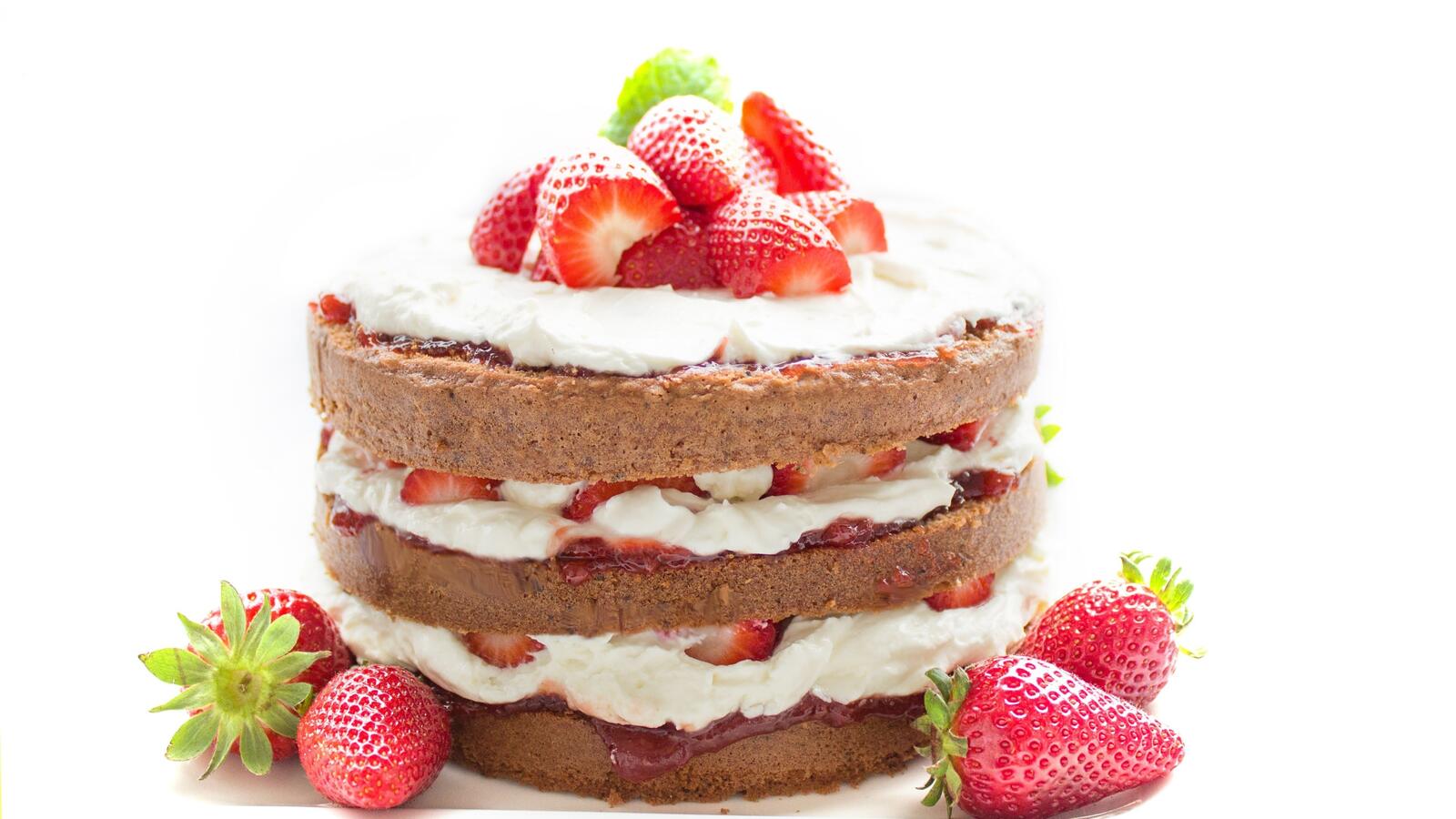 Free photo Strawberry cream cake