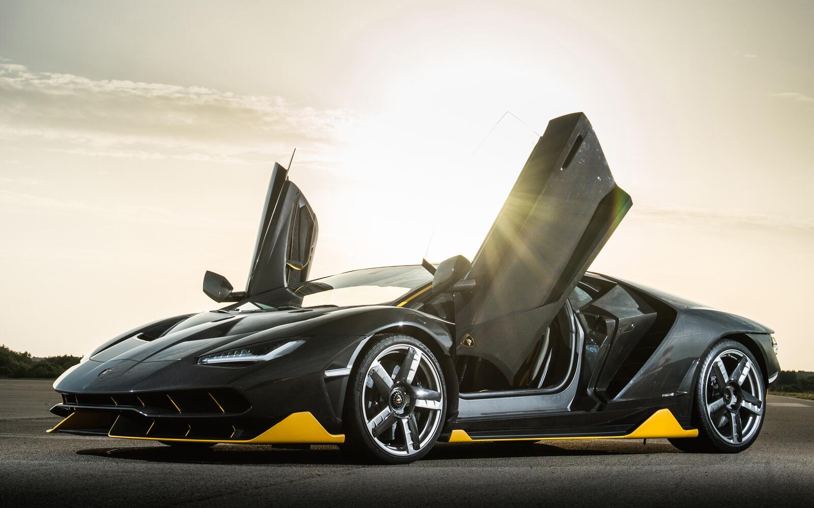 Бесплатное фото Lamborghini centenario с открытыми дверями