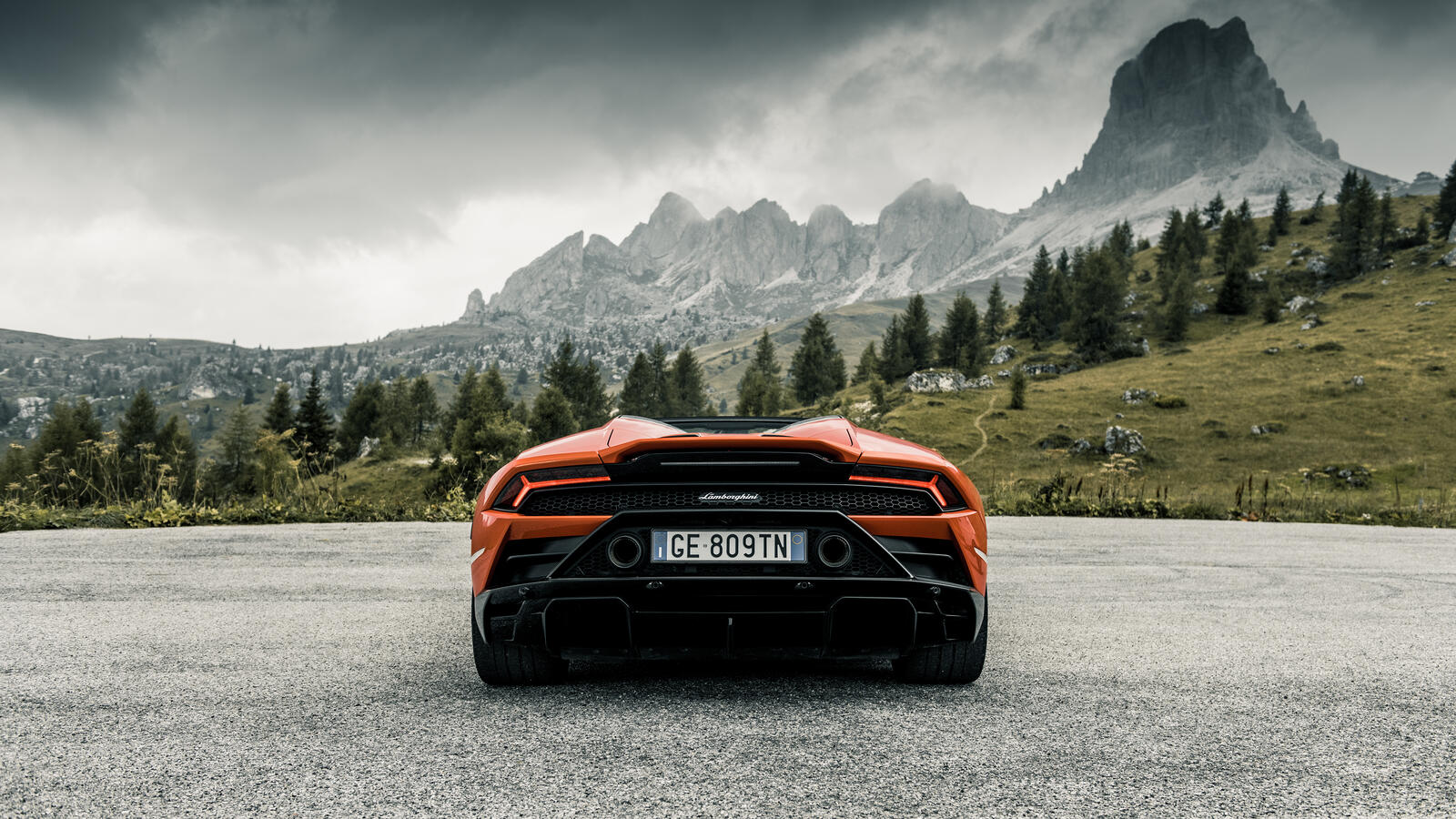 Free photo Lamborghini Huracan Evo in orange rear view