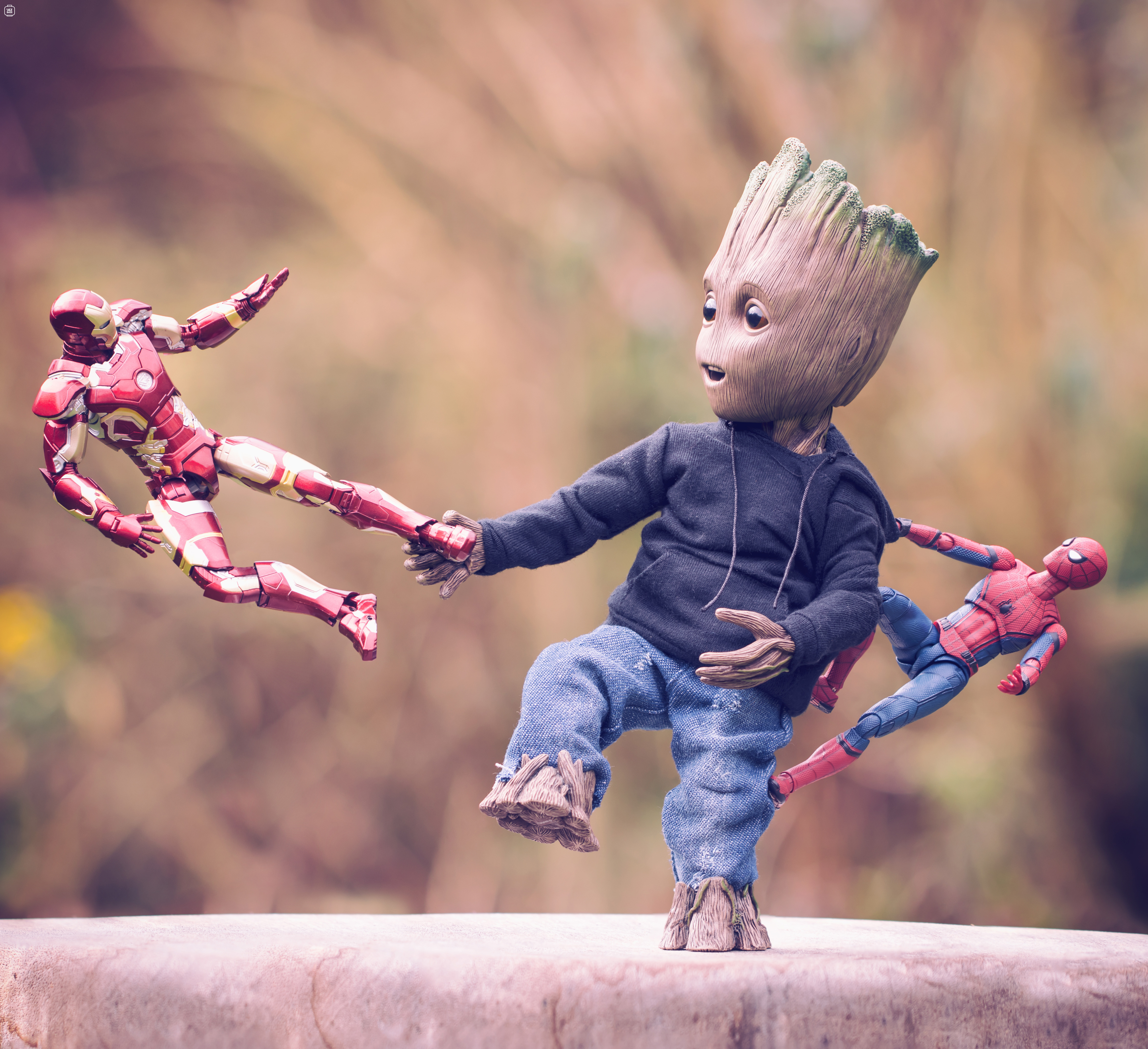 Бесплатное фото Малыш Грут с железным человеком и человеком пауком
