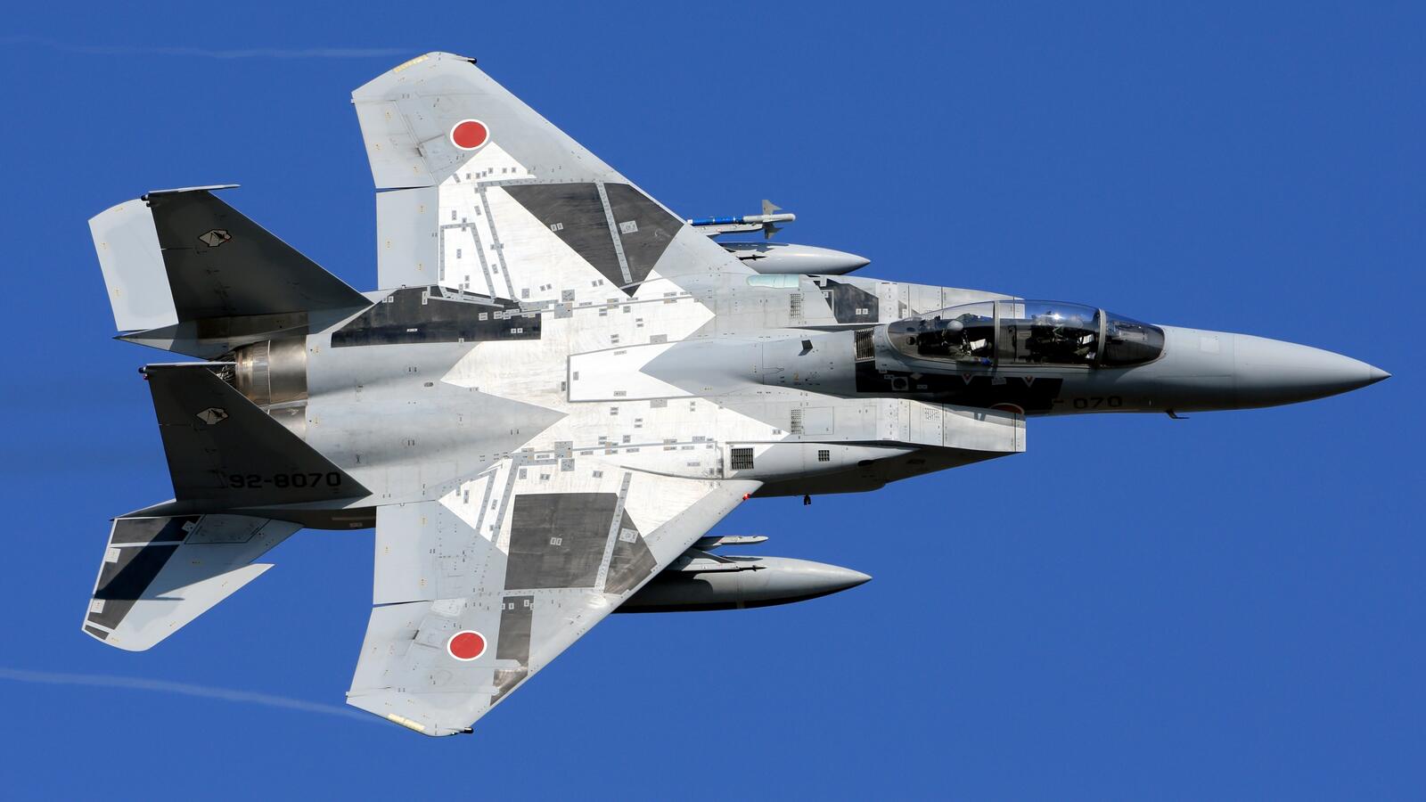 Бесплатное фото Самолет mitsubishi f-15j в полете