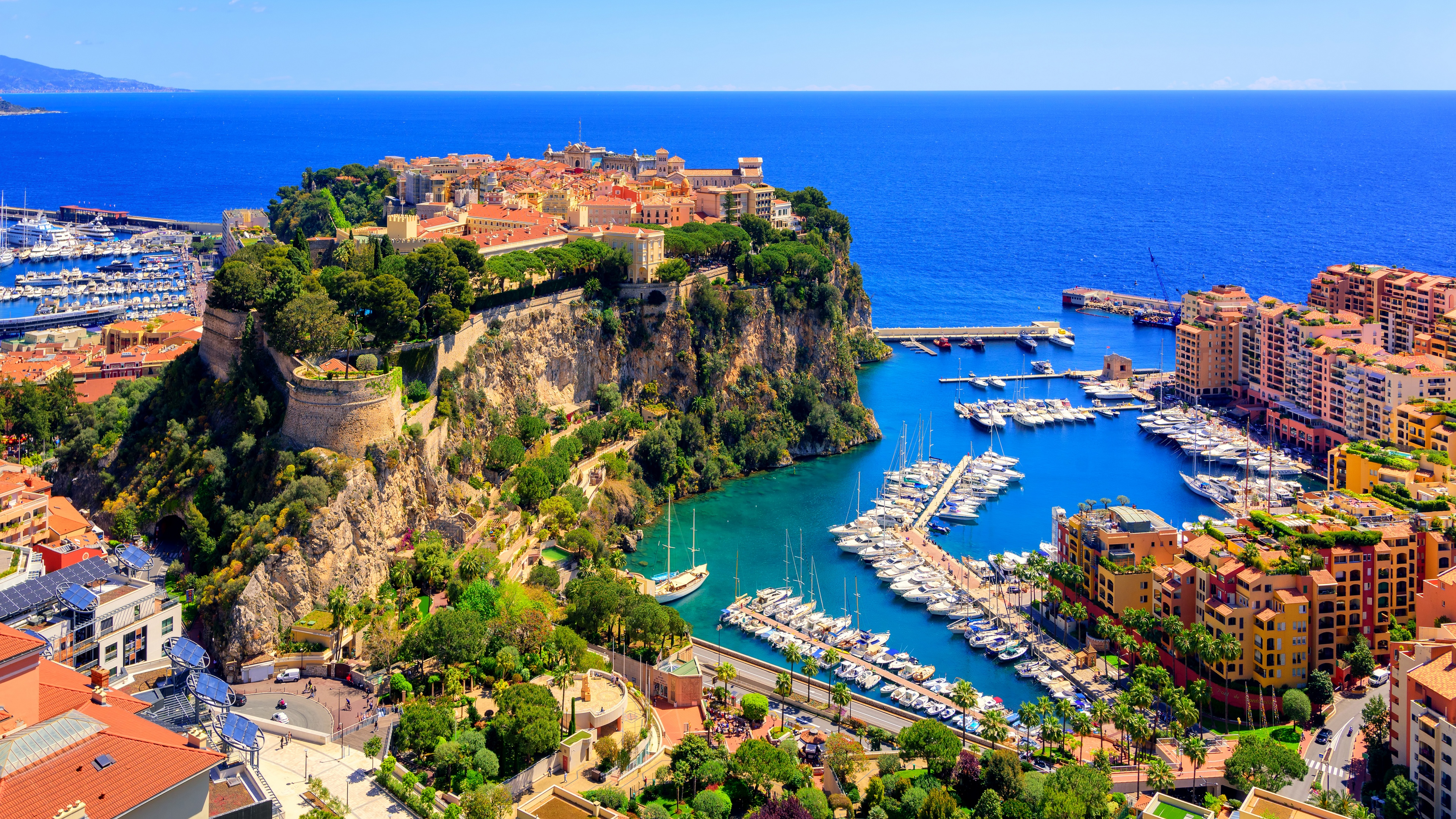 Бесплатное фото Красивый пейзаж побережья в городе Монако