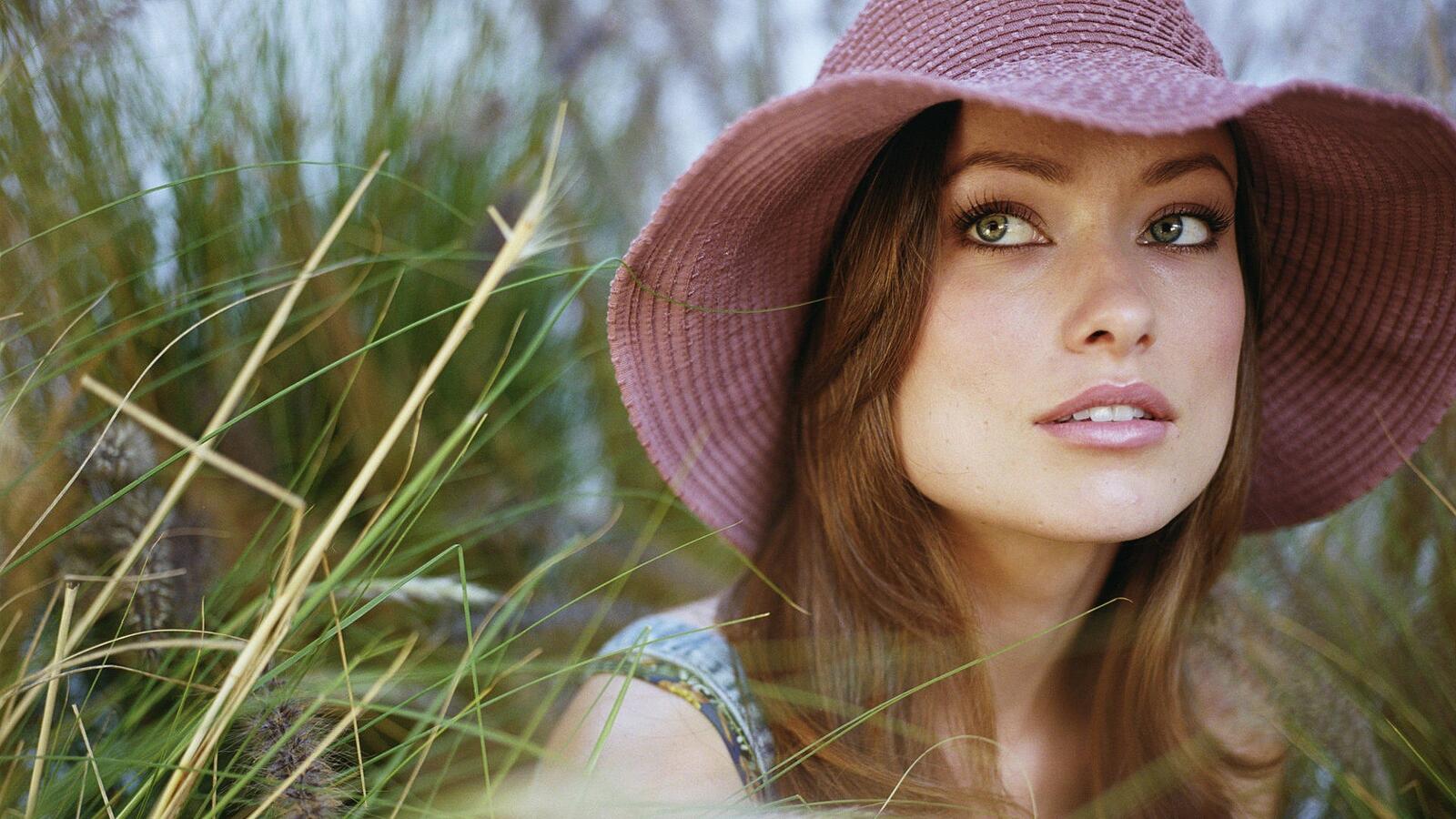 Free photo Olivia Wilde in a Pink Hat
