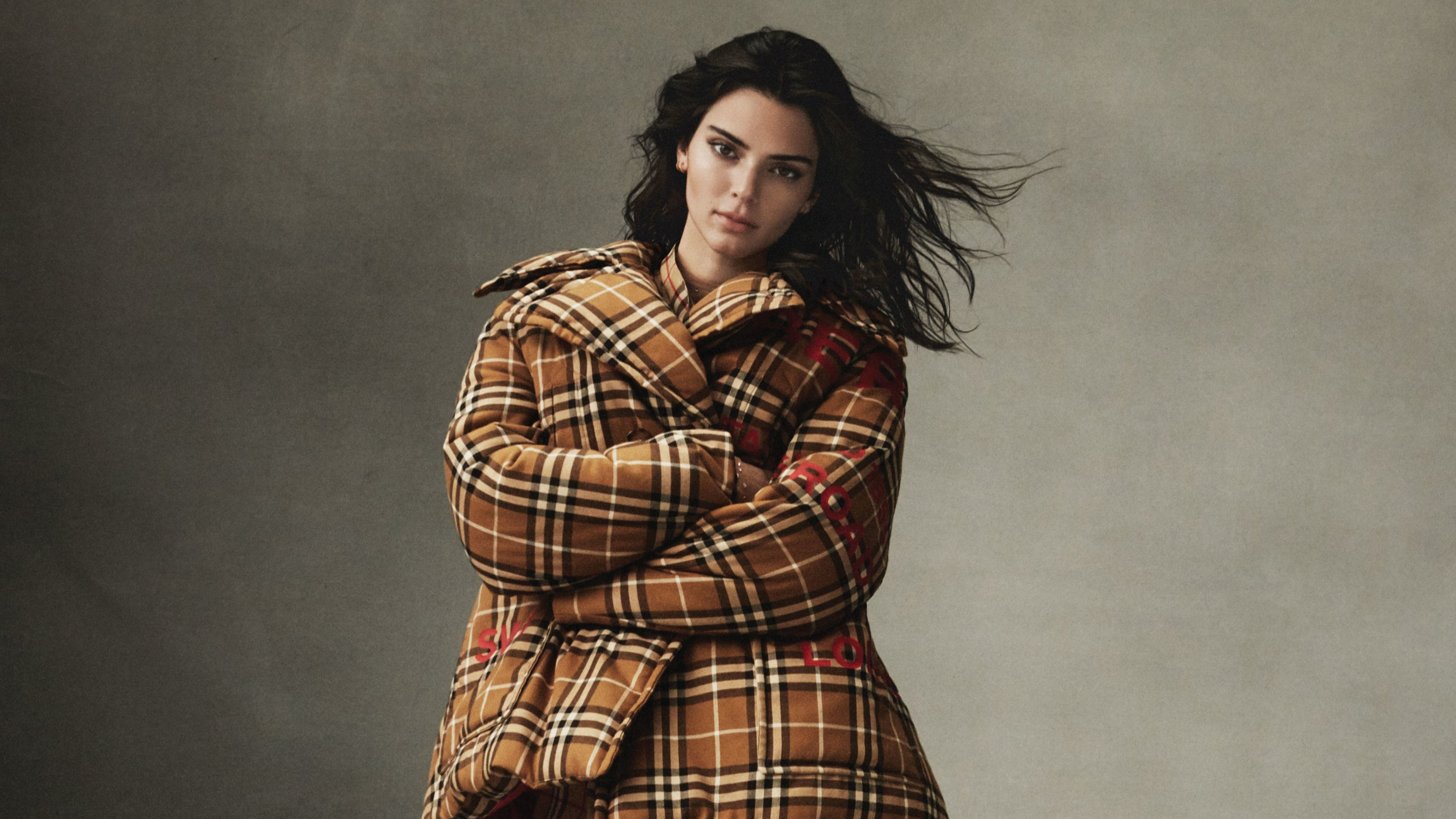Free photo Kendall Jenner in a plaid coat