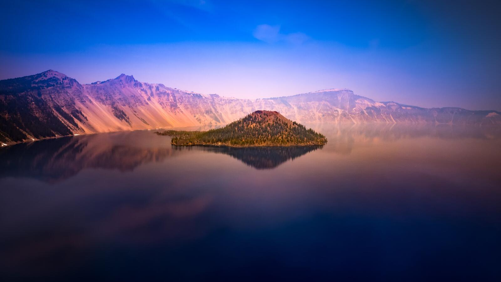 Бесплатное фото Большое кратерное озеро в США штат Орегон