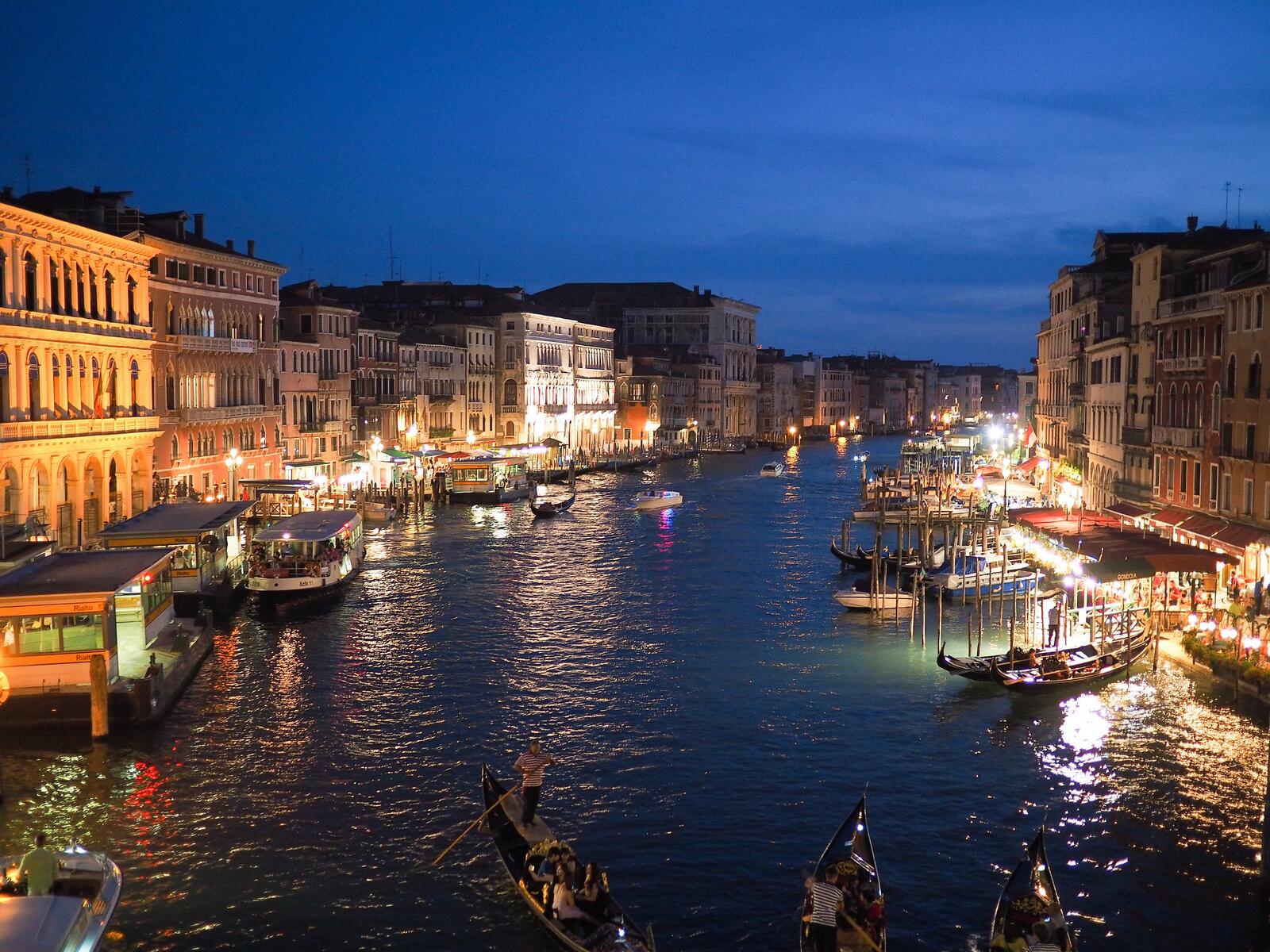 免费照片意大利的夜间运河