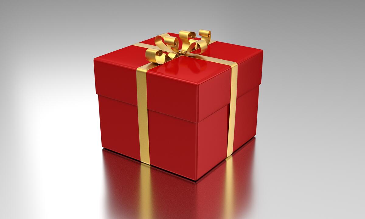 Красная коробка с подарками